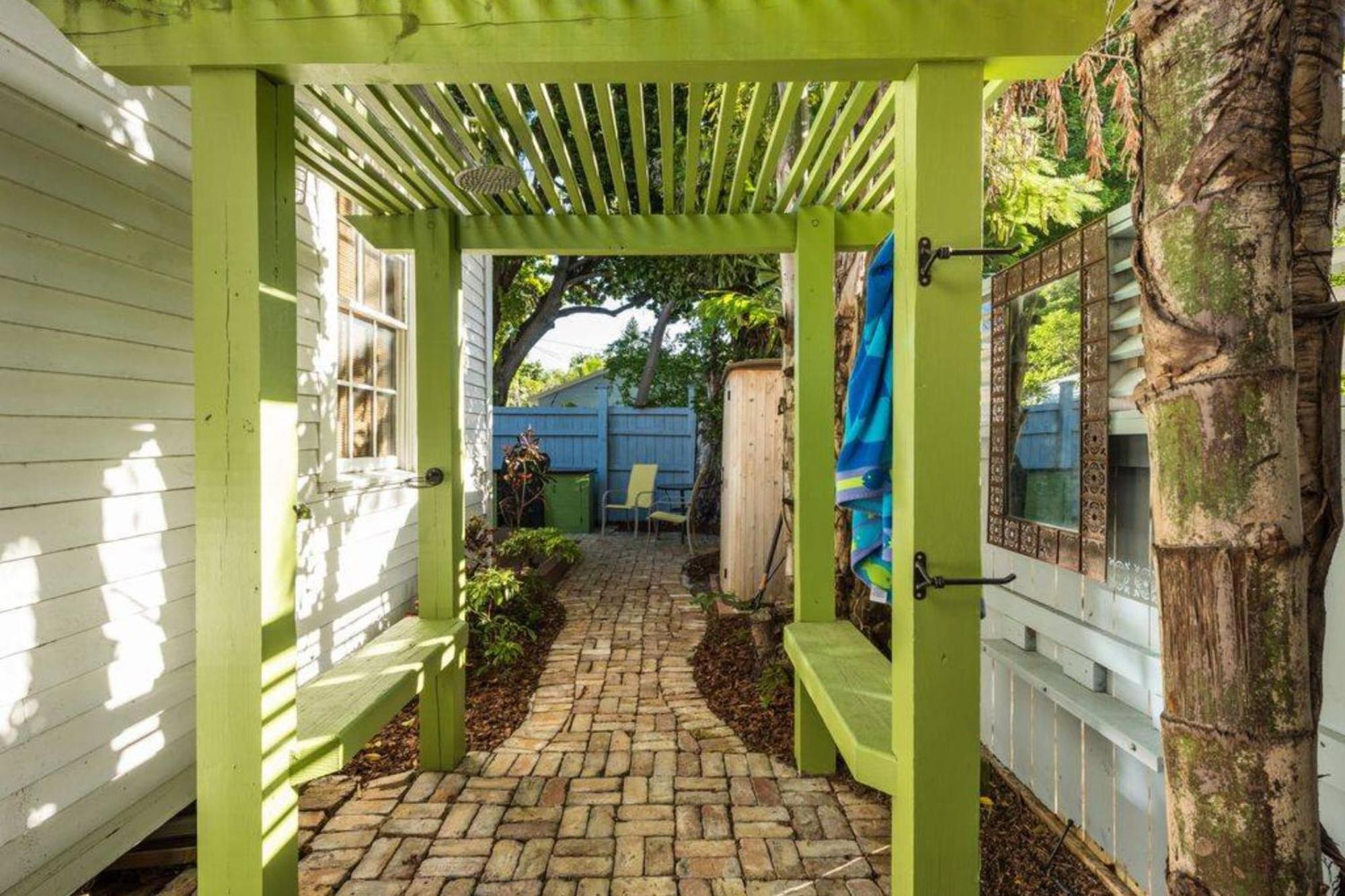 Lighthouse By Avantstay Walk To Southernmost Point W Private Pool Patio Month Long Holiday home Key West