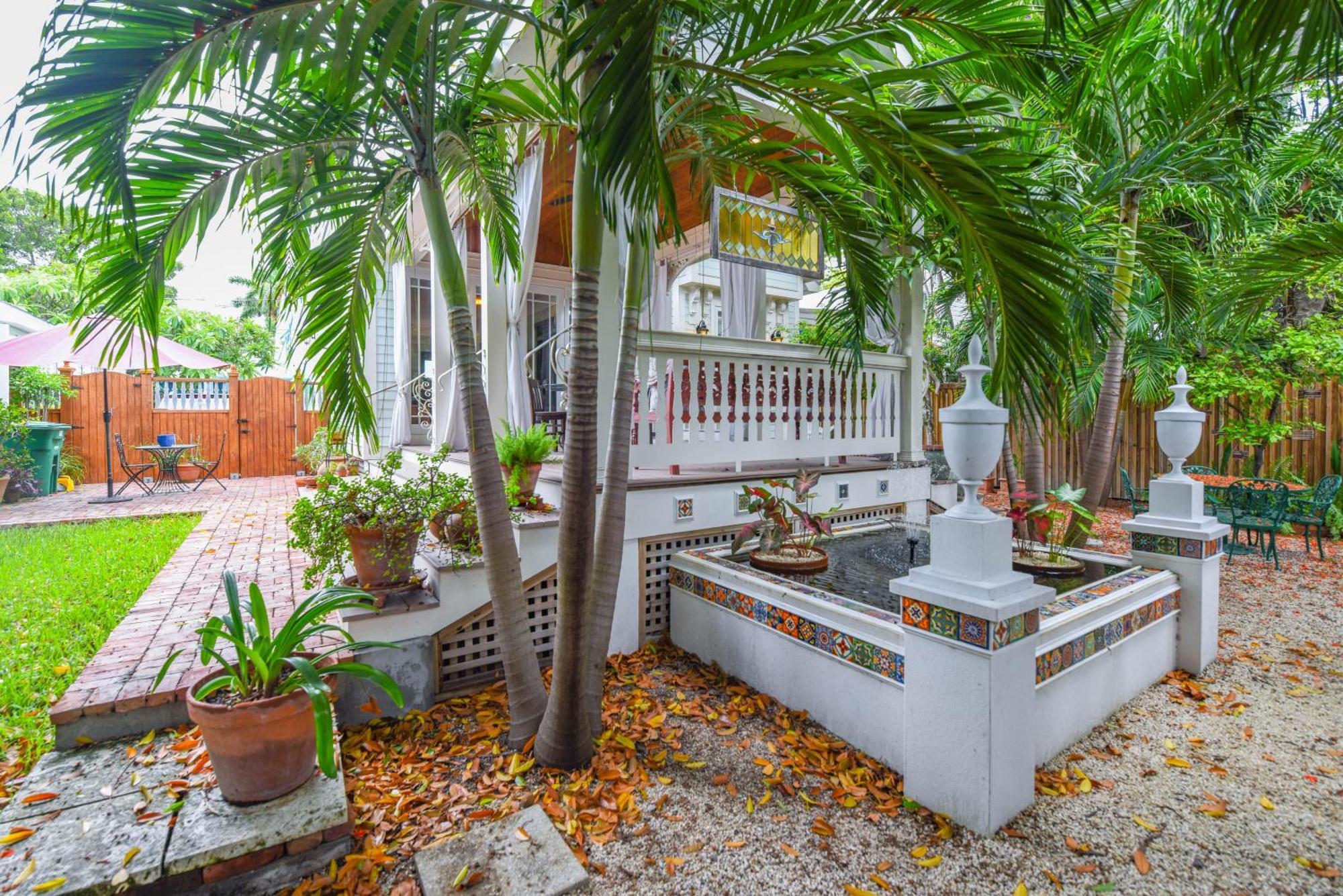 Casa De Cubana - Monthly Key West