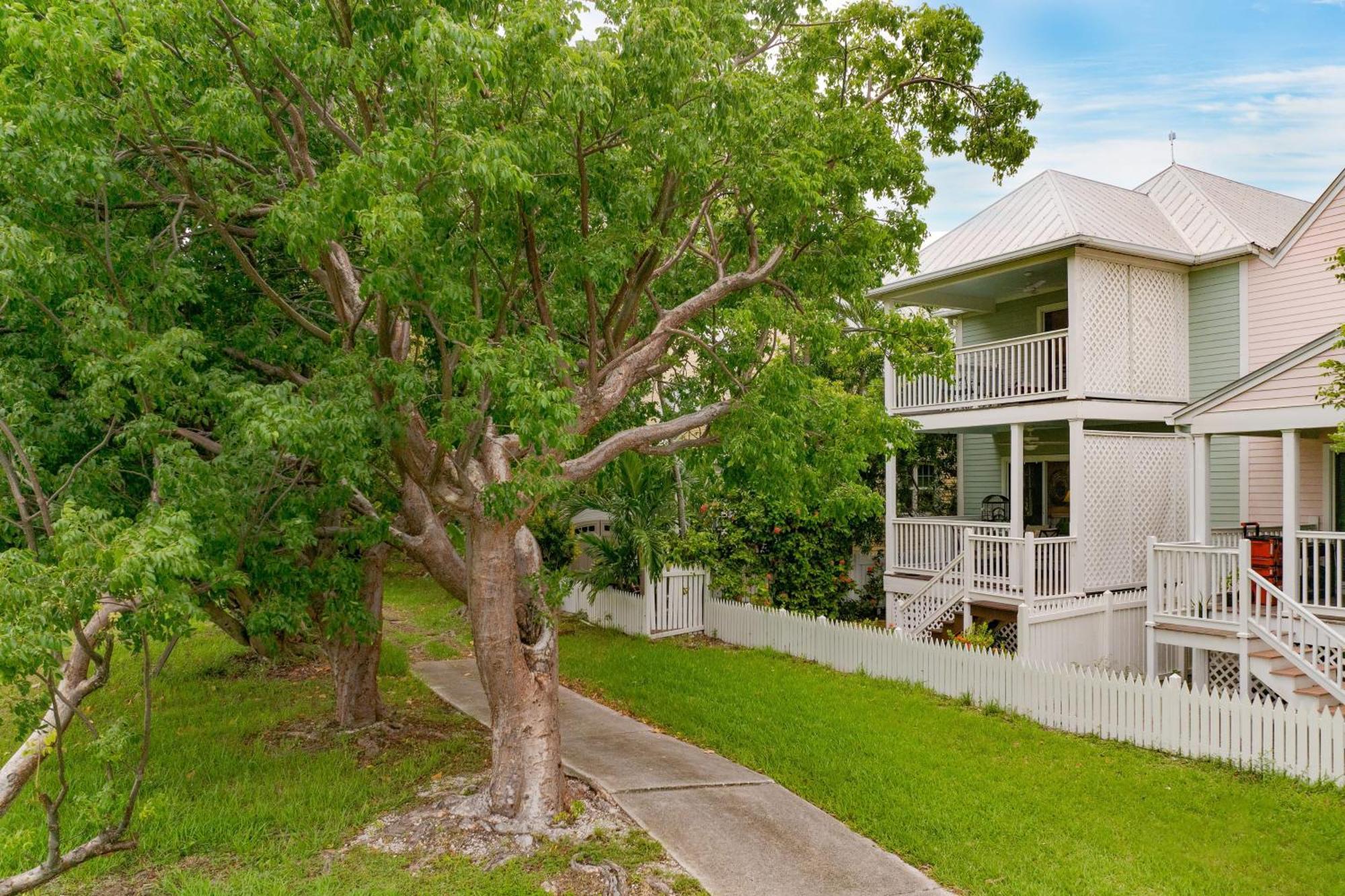 Keys To Paradise By Avantstay Balcony Pool Golf Holiday home Key West
