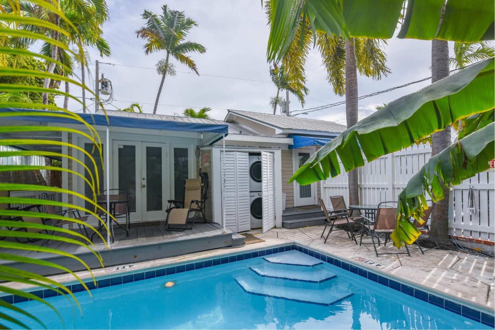 Poolside Apartment Key West