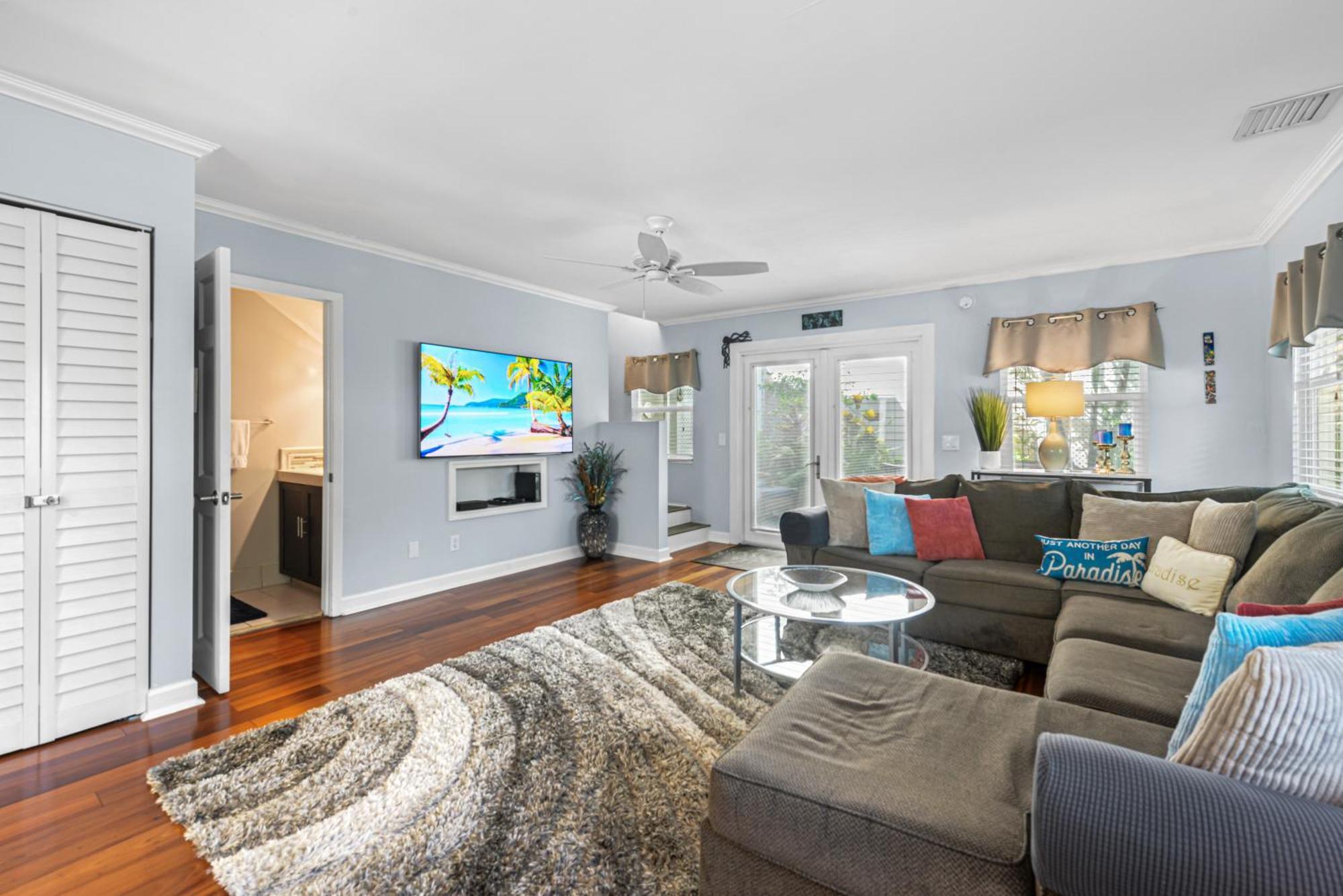 Apartment Paradise Place Duval Square