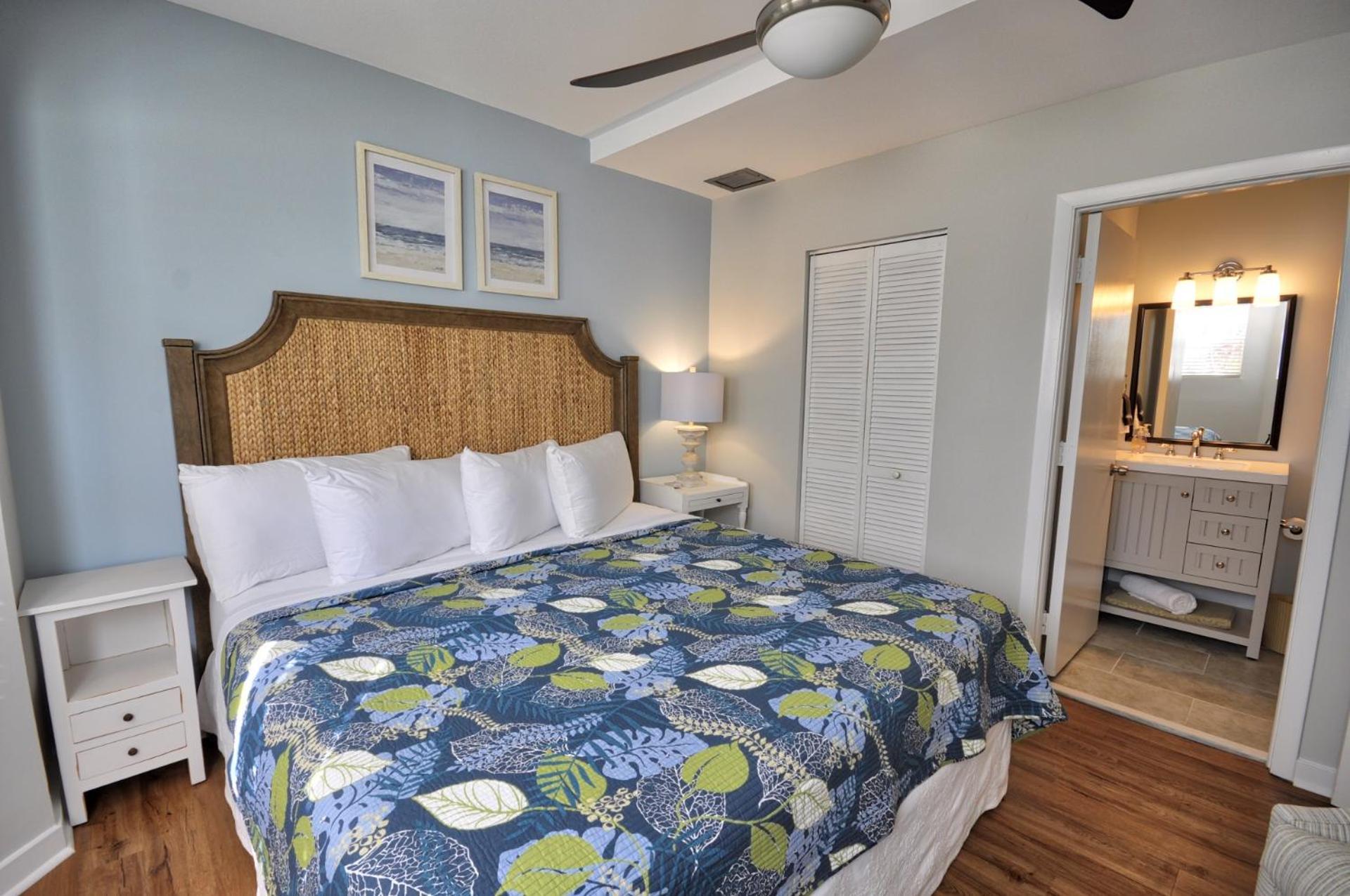 Duval Square Penthouse Apartment *