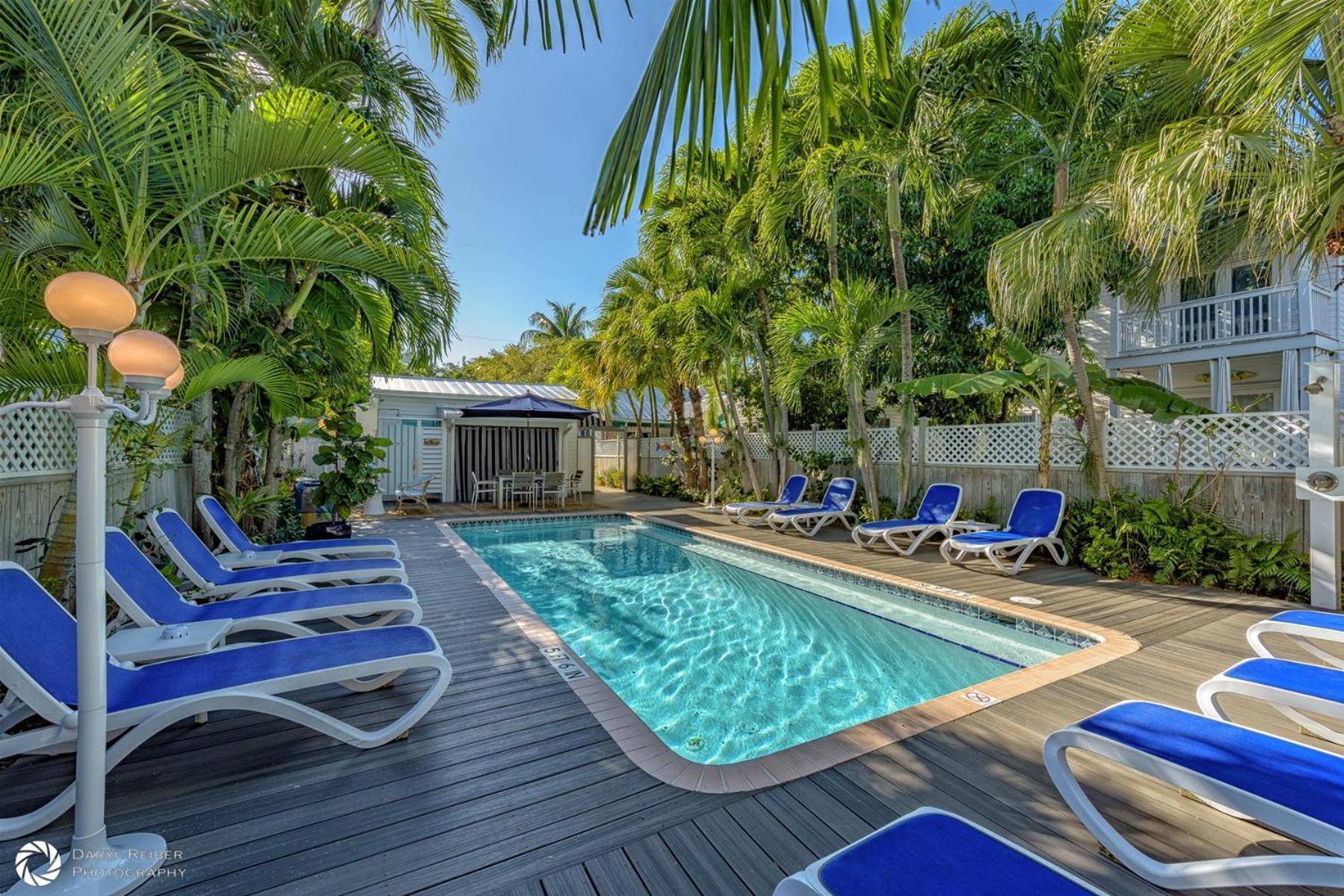 Mango Hideaway Eyebrow House Apartment