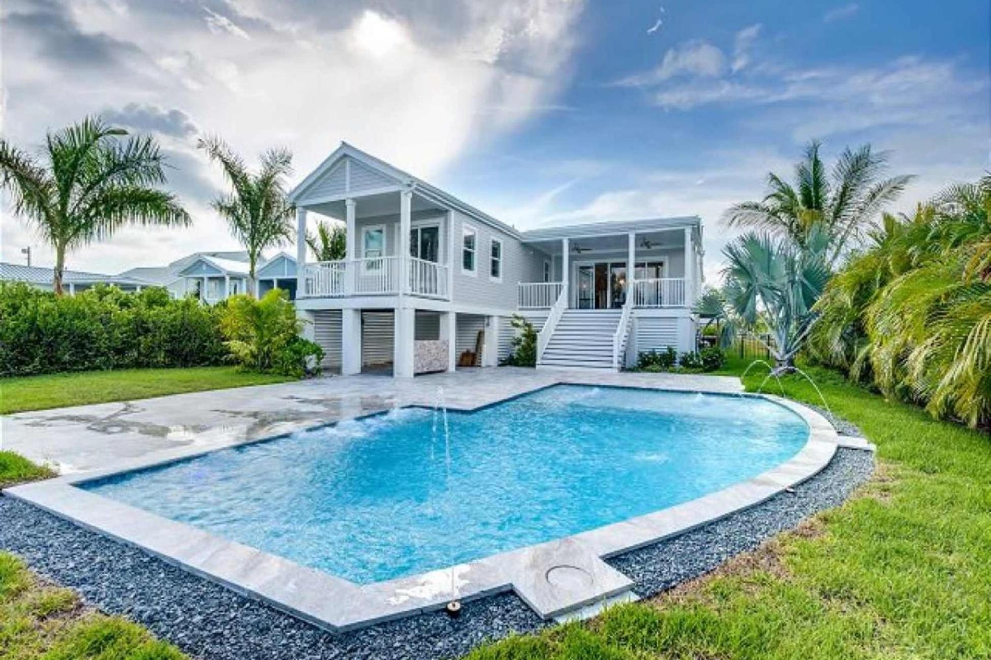 Seagate House -waterfront W Dock Holiday home