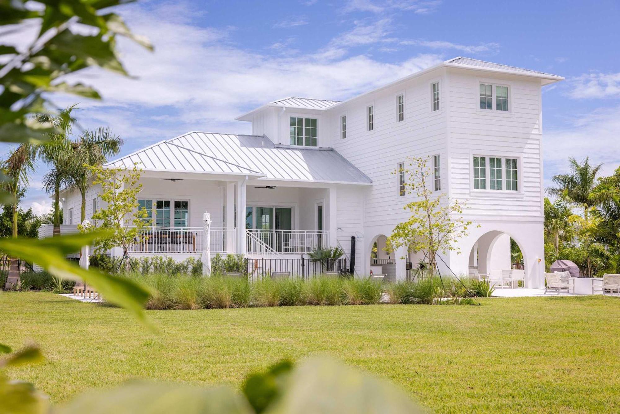Brand New & Private Pool - Palmgale House Holiday home