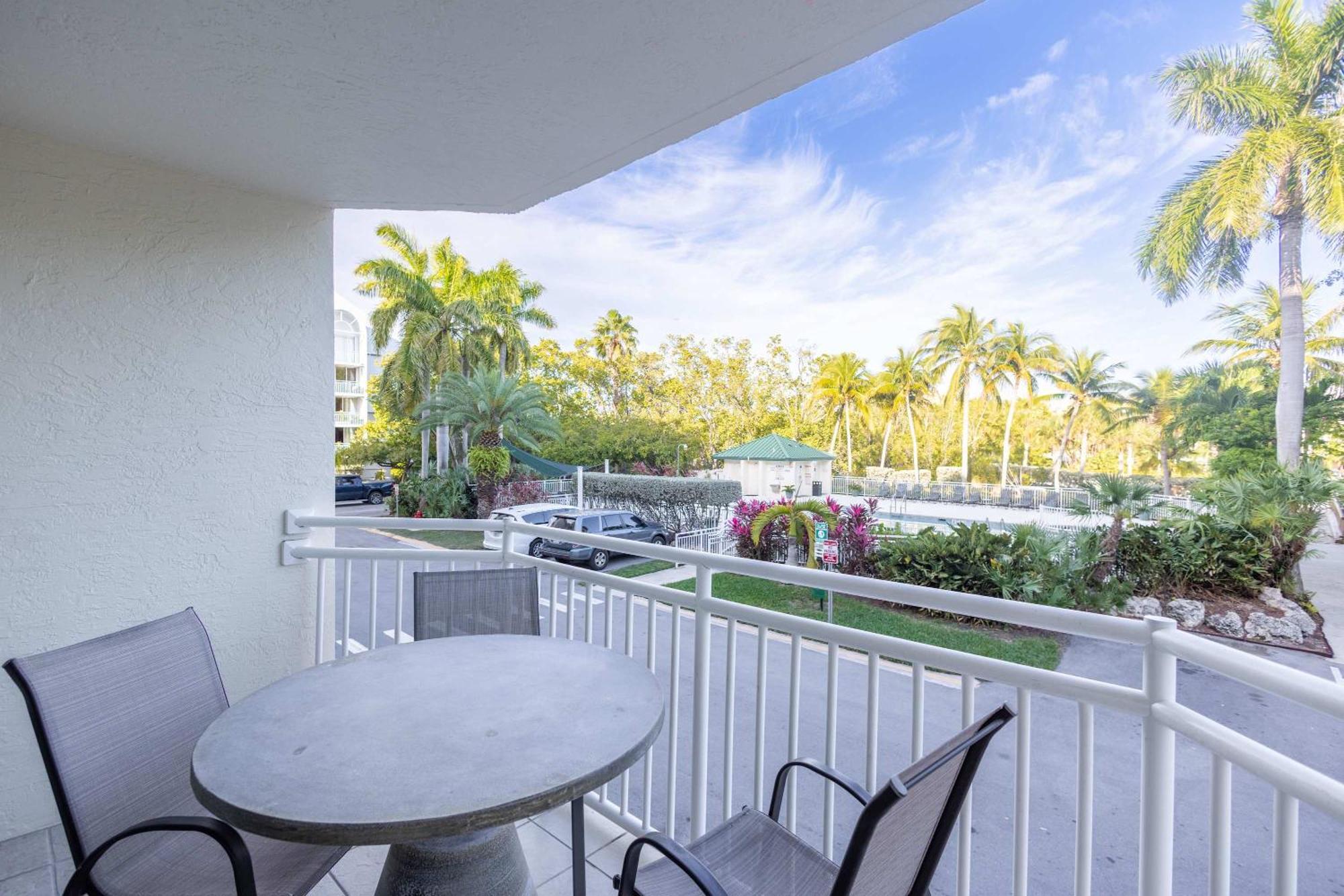 The Trinidad -pool & Parking * Key West