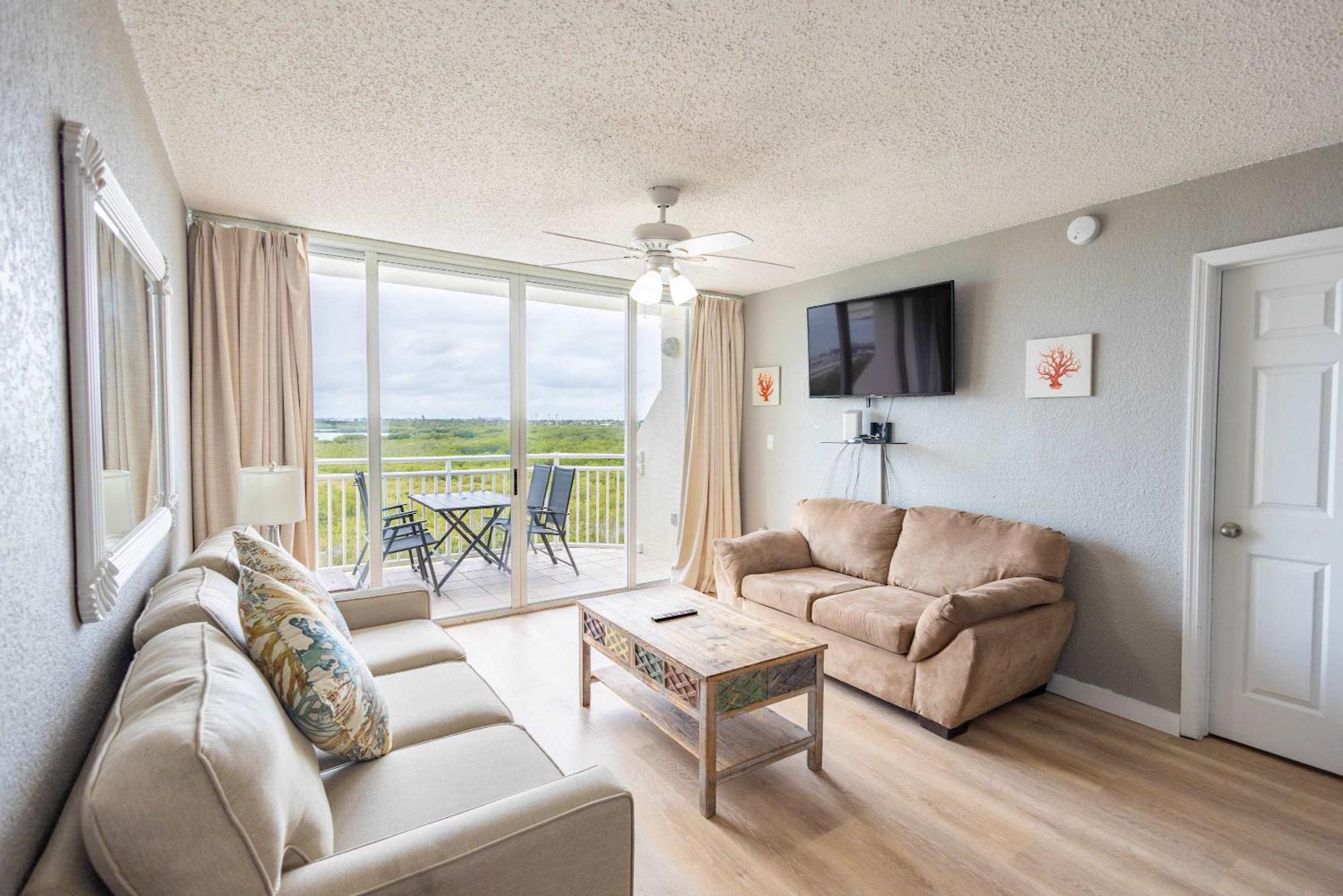 The Grand Turk -sunset View & Pool Holiday home Key West