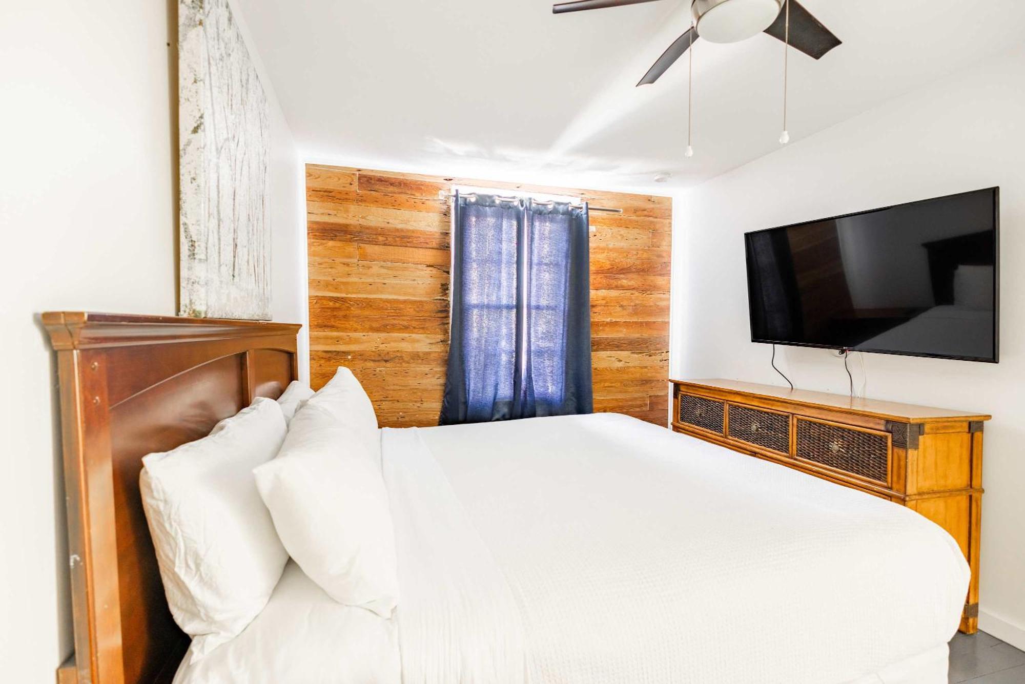 Commodore's Cove Apartment *