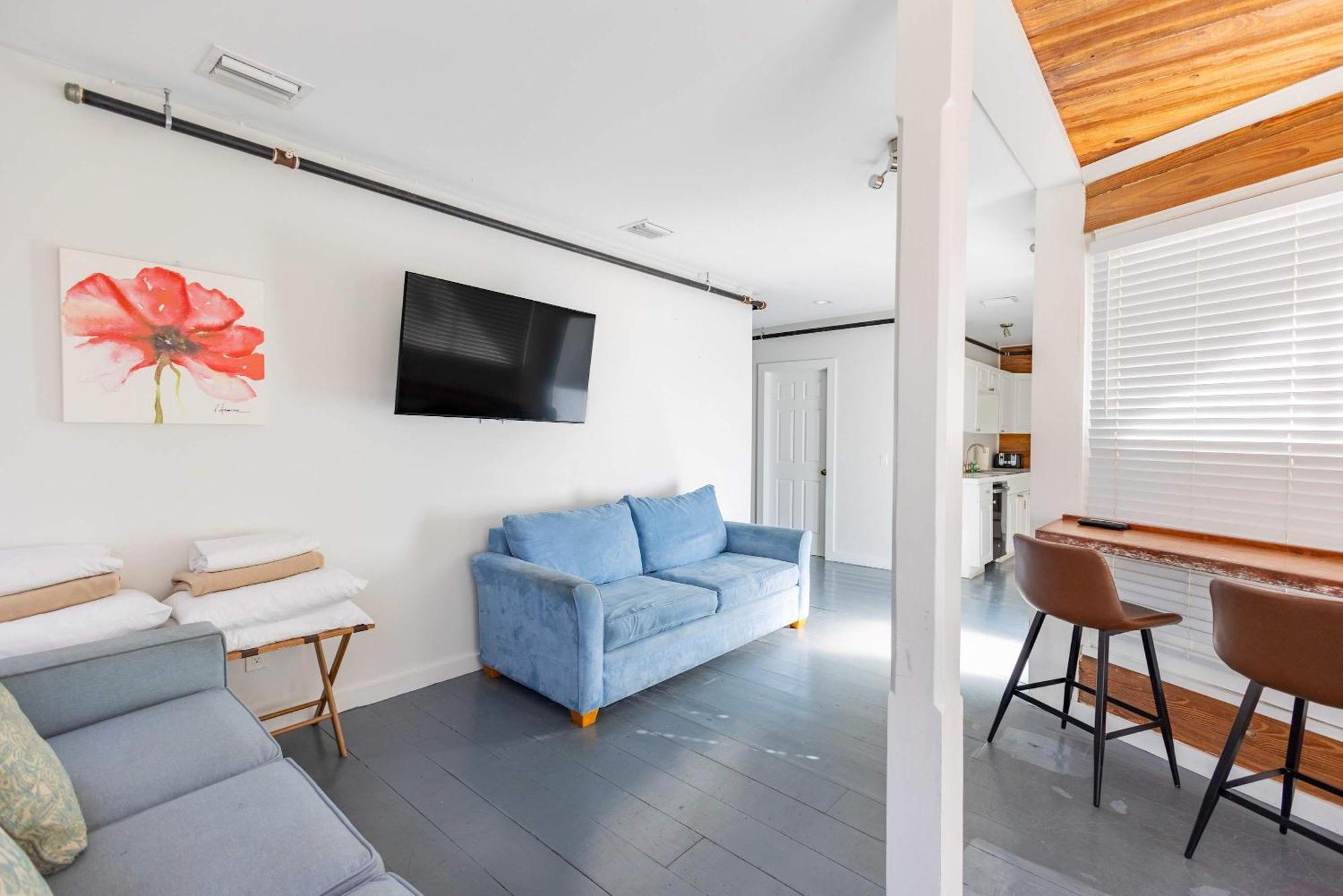 Commodore's Cove Apartment