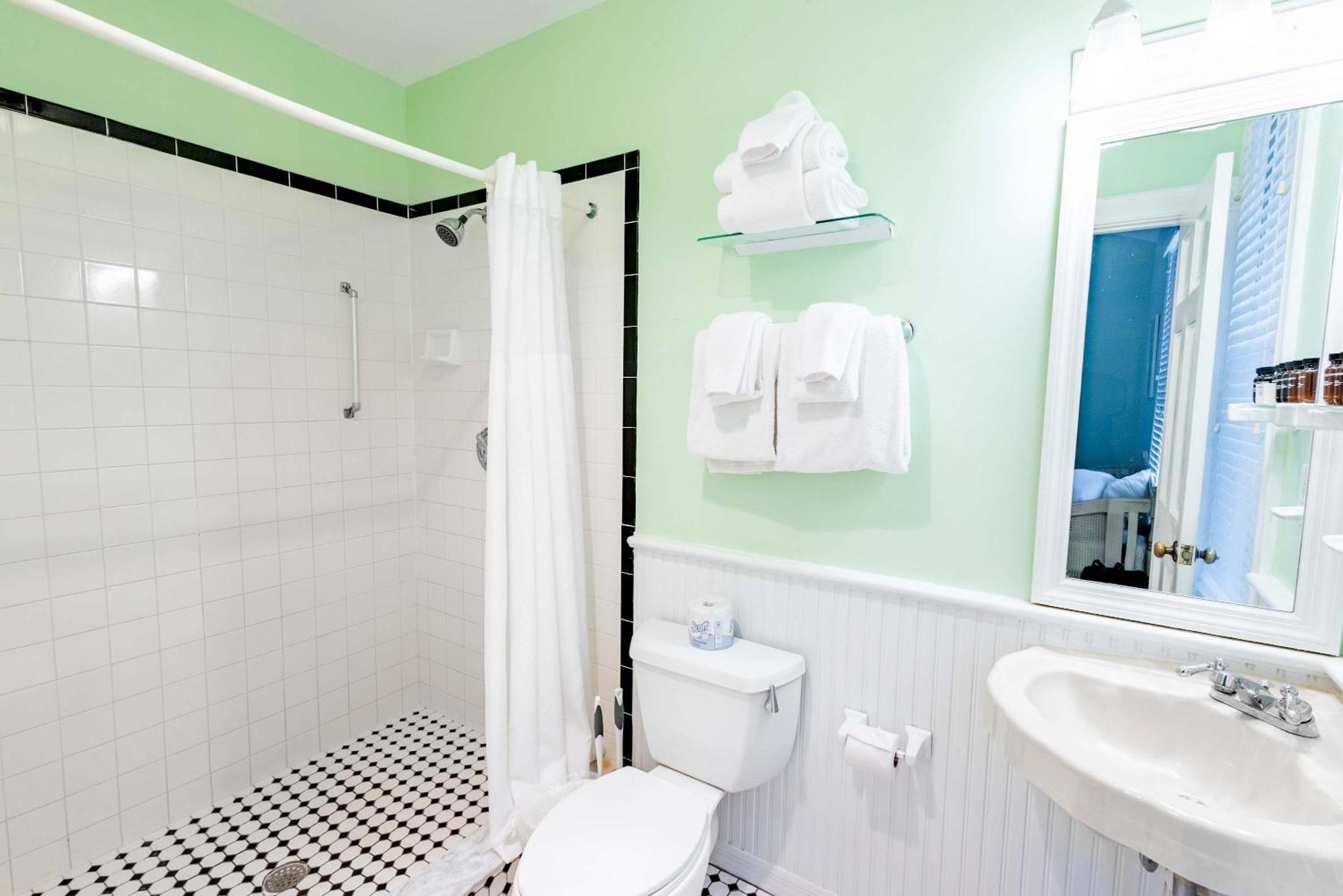 Deluxe King - Curry Mansion With Pool! Key West