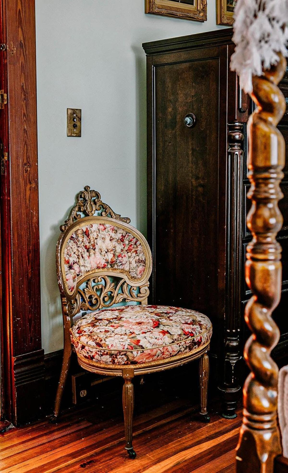 Classic King With Balcony At Curry Mansion *