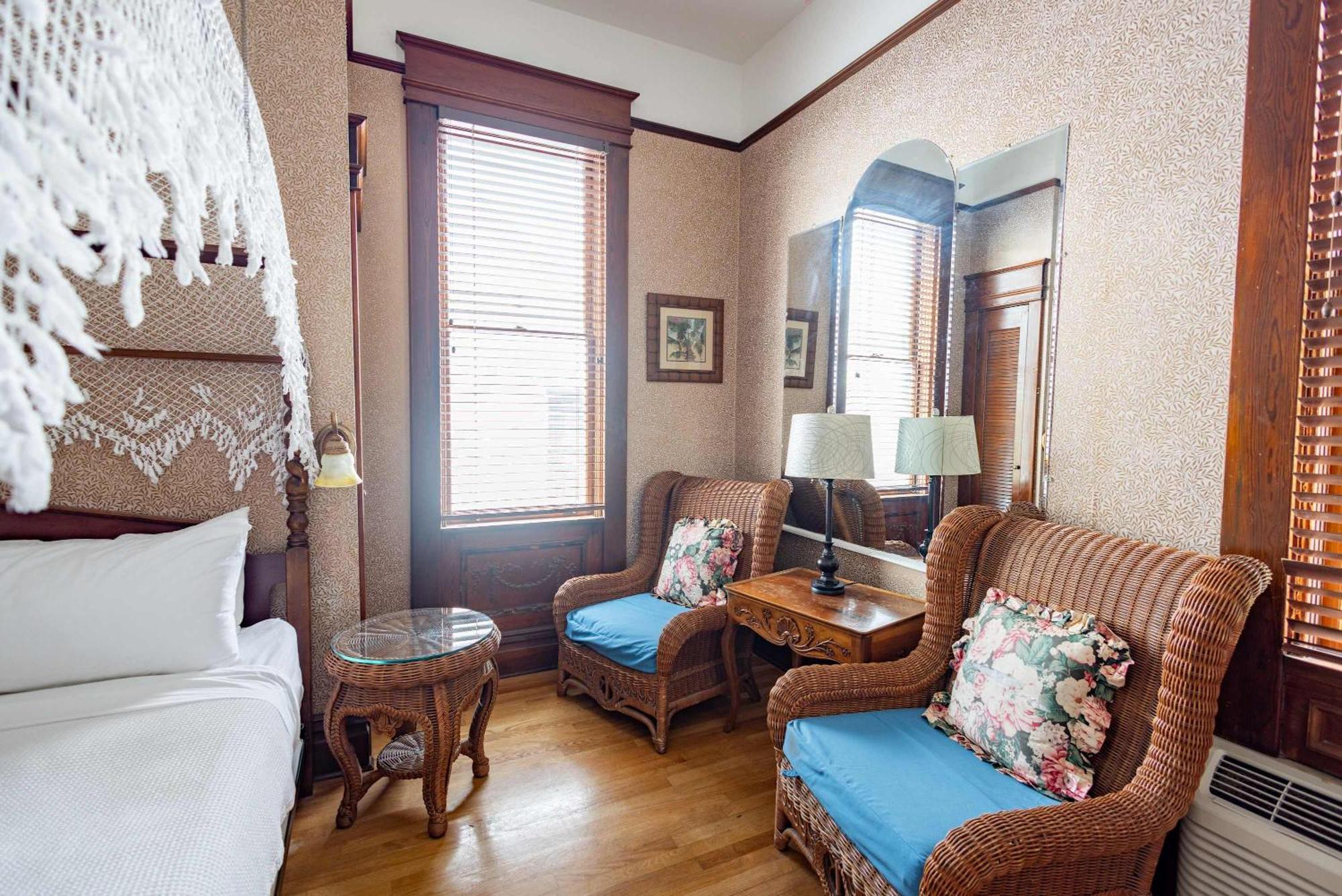 Classic King With Balcony At Curry Mansion Key West