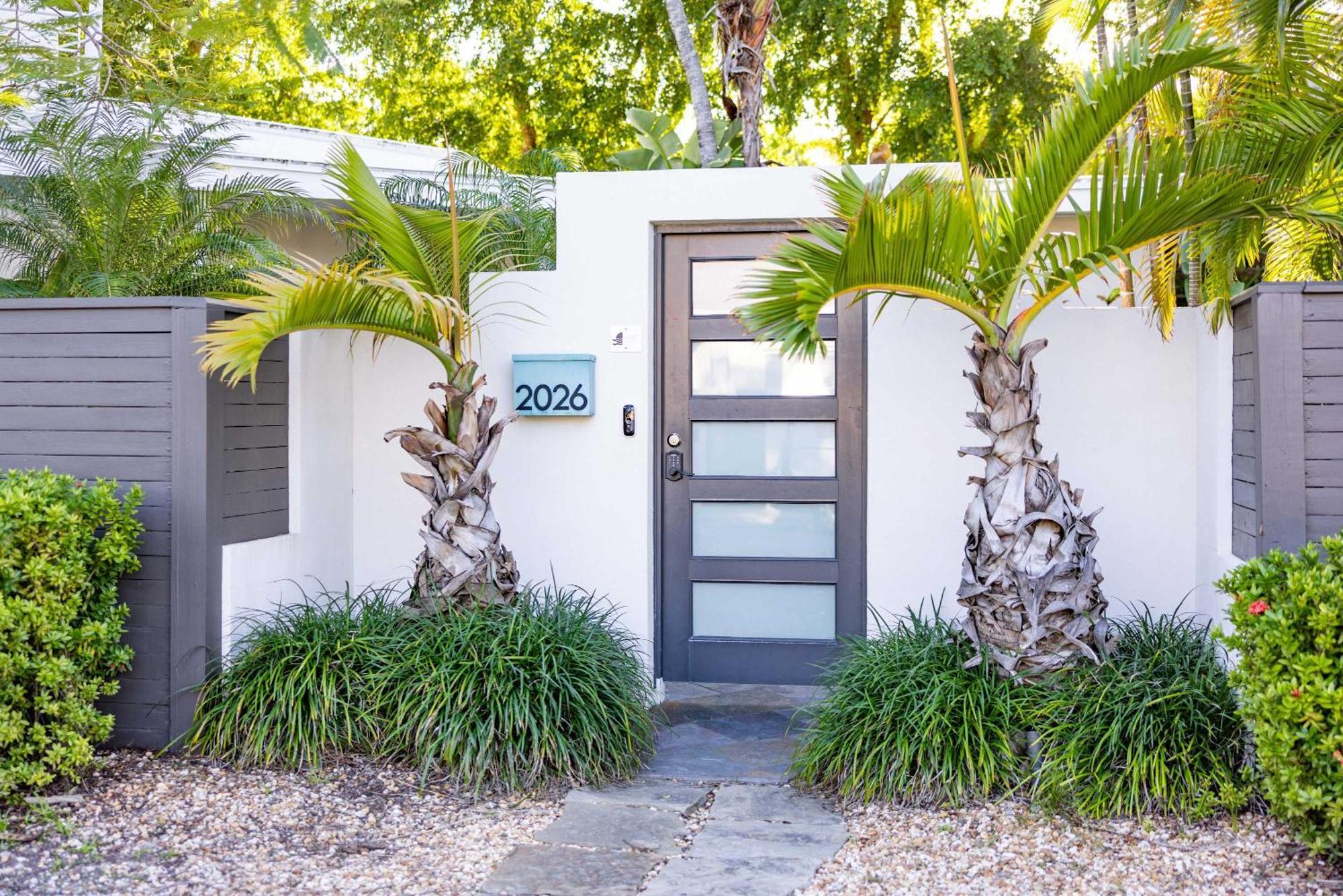 New Hidden Oasis- Waterfall Pool Close To
