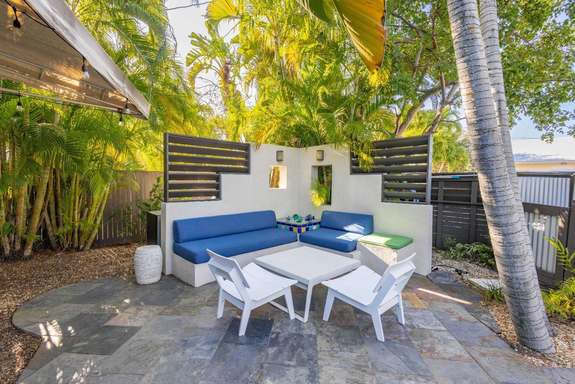 New Hidden Oasis- Waterfall Pool Close To Holiday home Key West