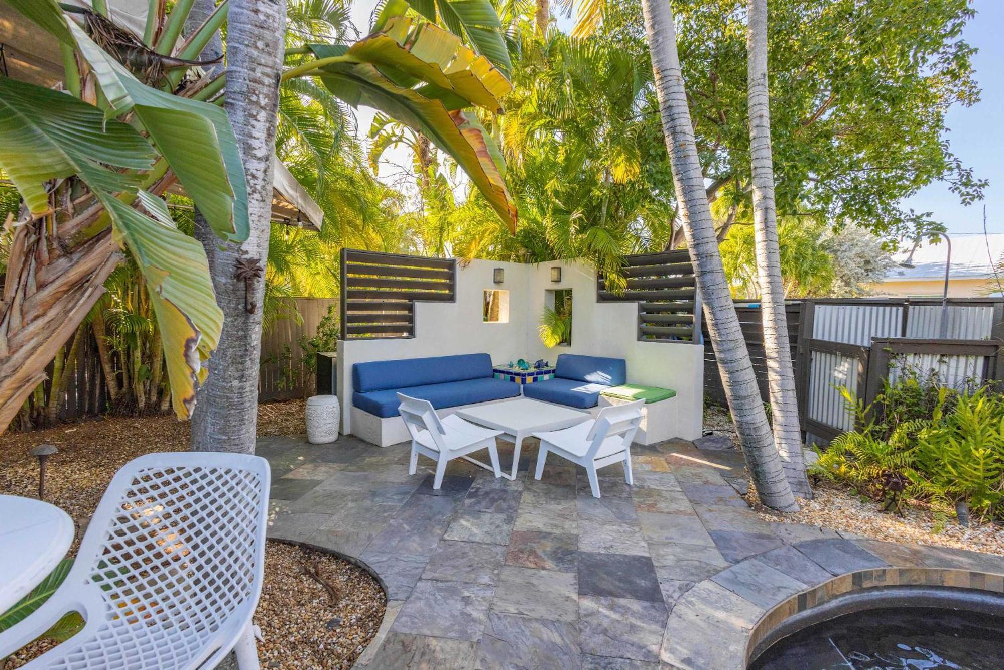 New Hidden Oasis- Waterfall Pool Close To Holiday home *