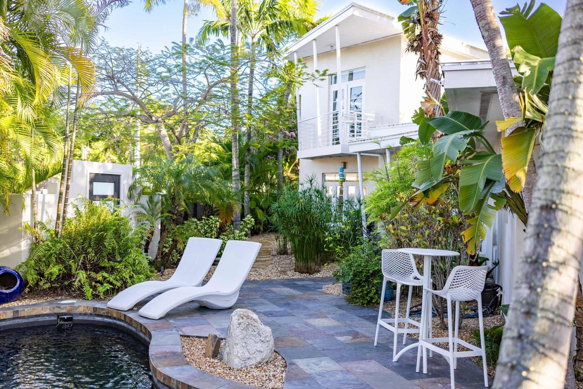 New Hidden Oasis- Waterfall Pool Close To Holiday home *