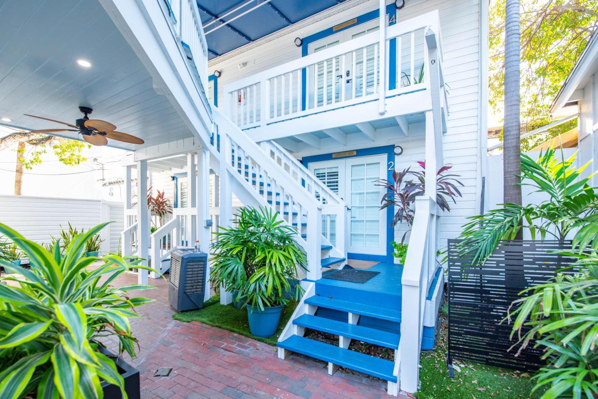 Custom House Inn All Apartment *