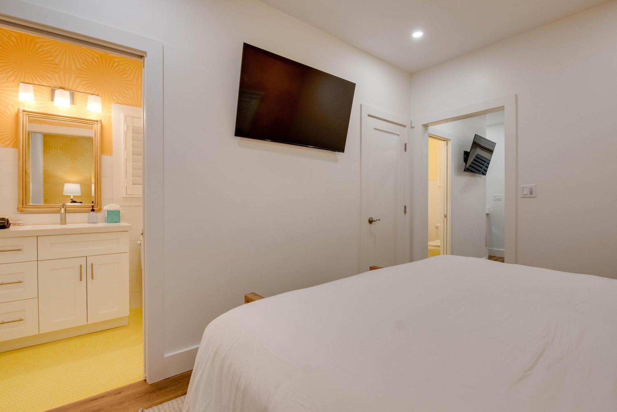 Custom House Inn All Apartment
