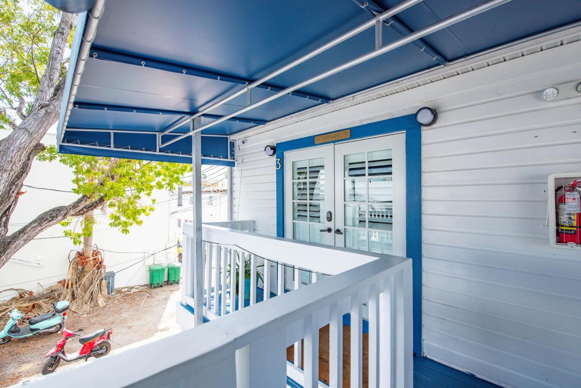 Custom House Inn All Apartment *