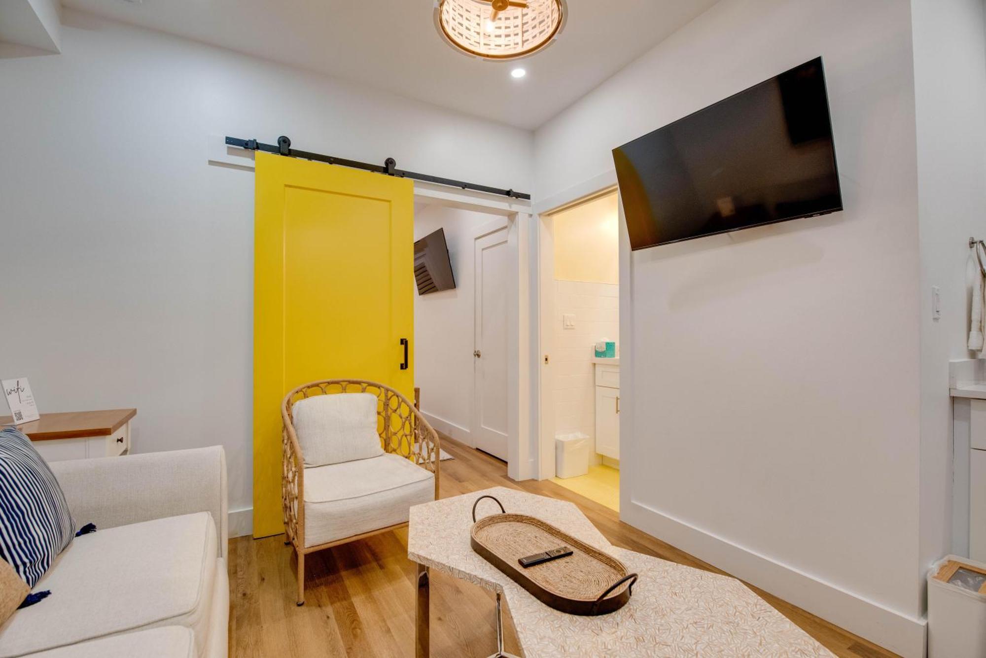 Custom House Inn All Apartment *