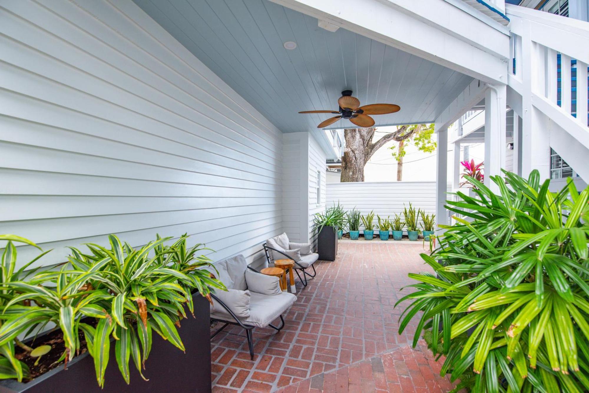 Custom House Inn All Apartment