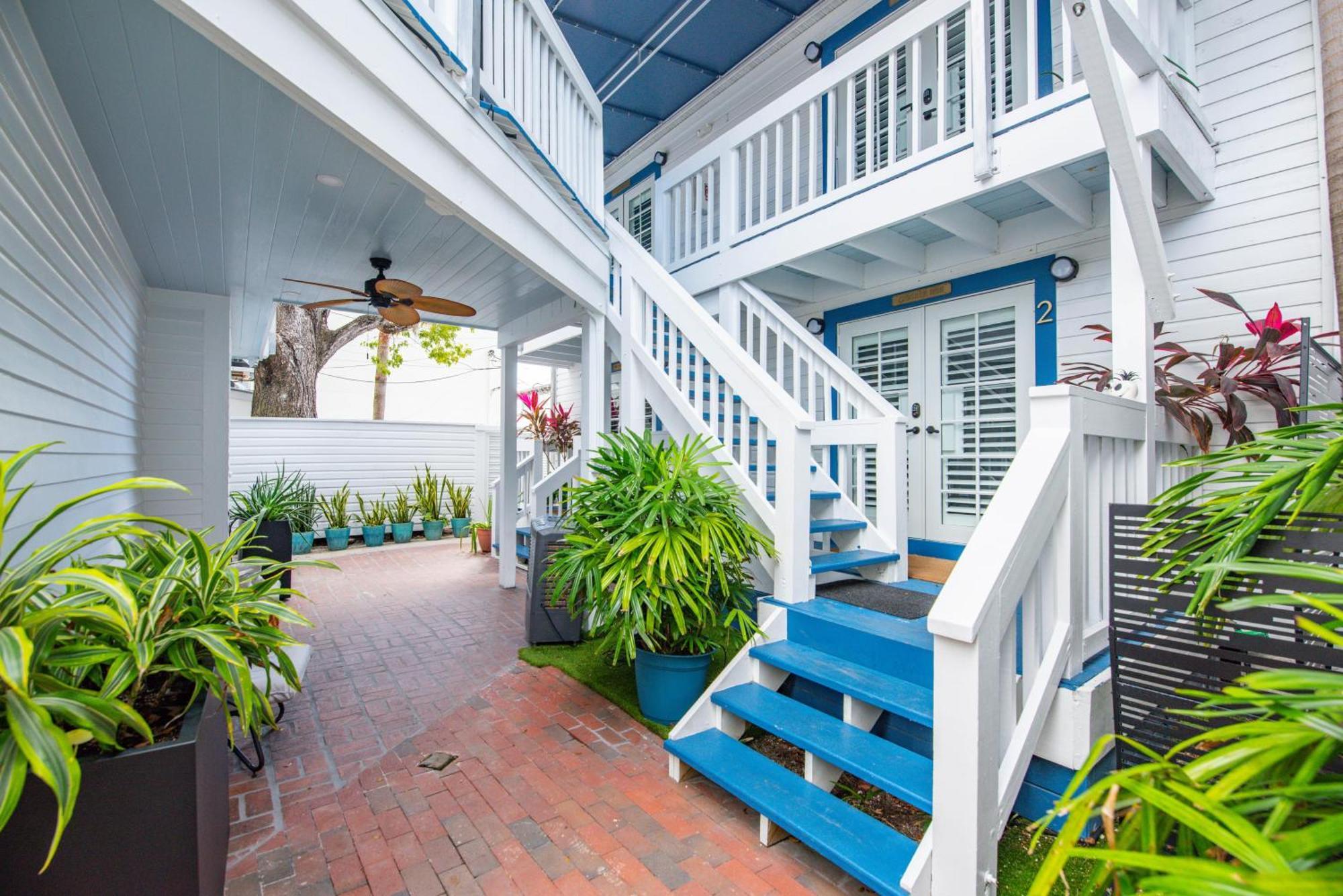 Custom House Inn All Apartment