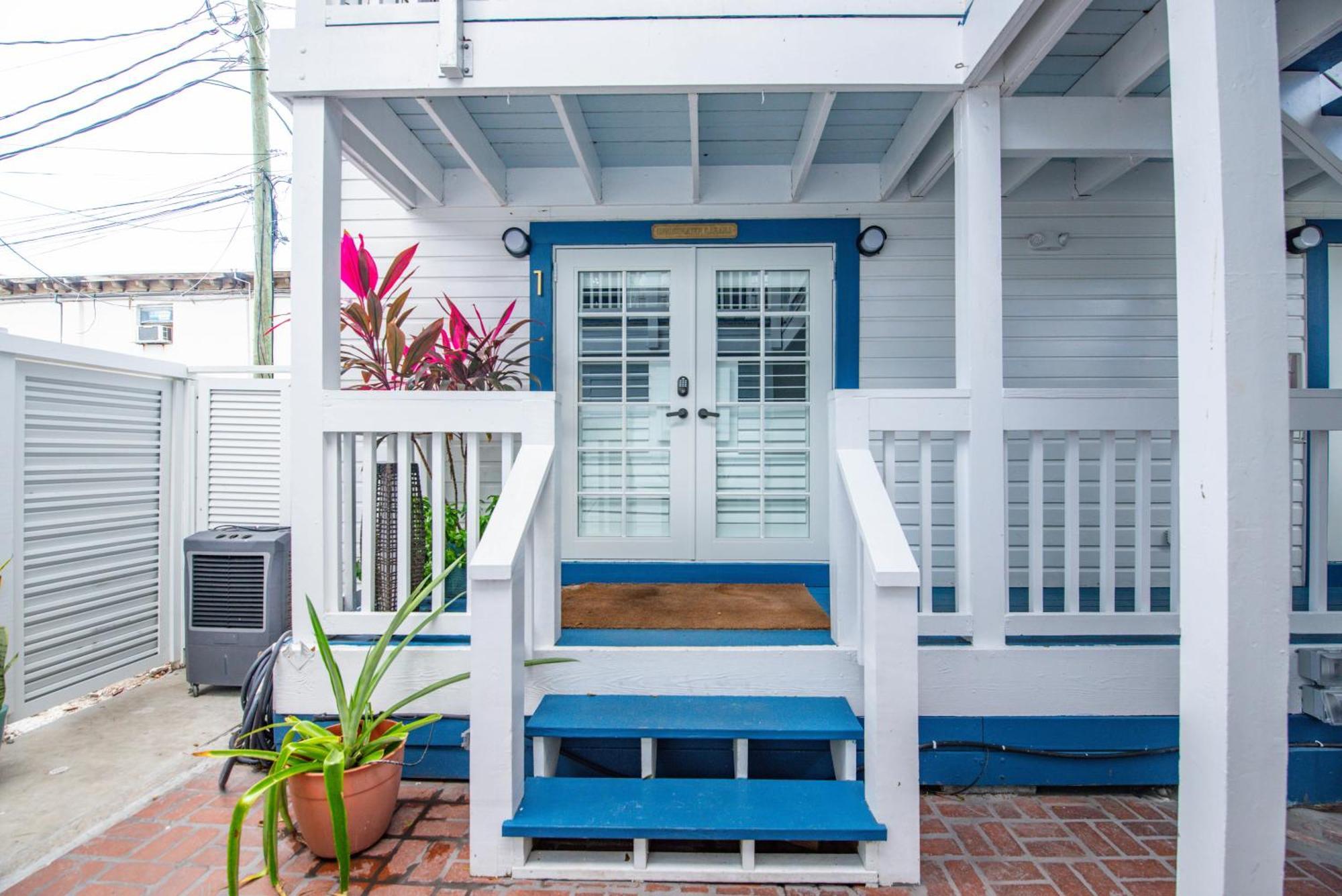 Custom House Inn All Apartment