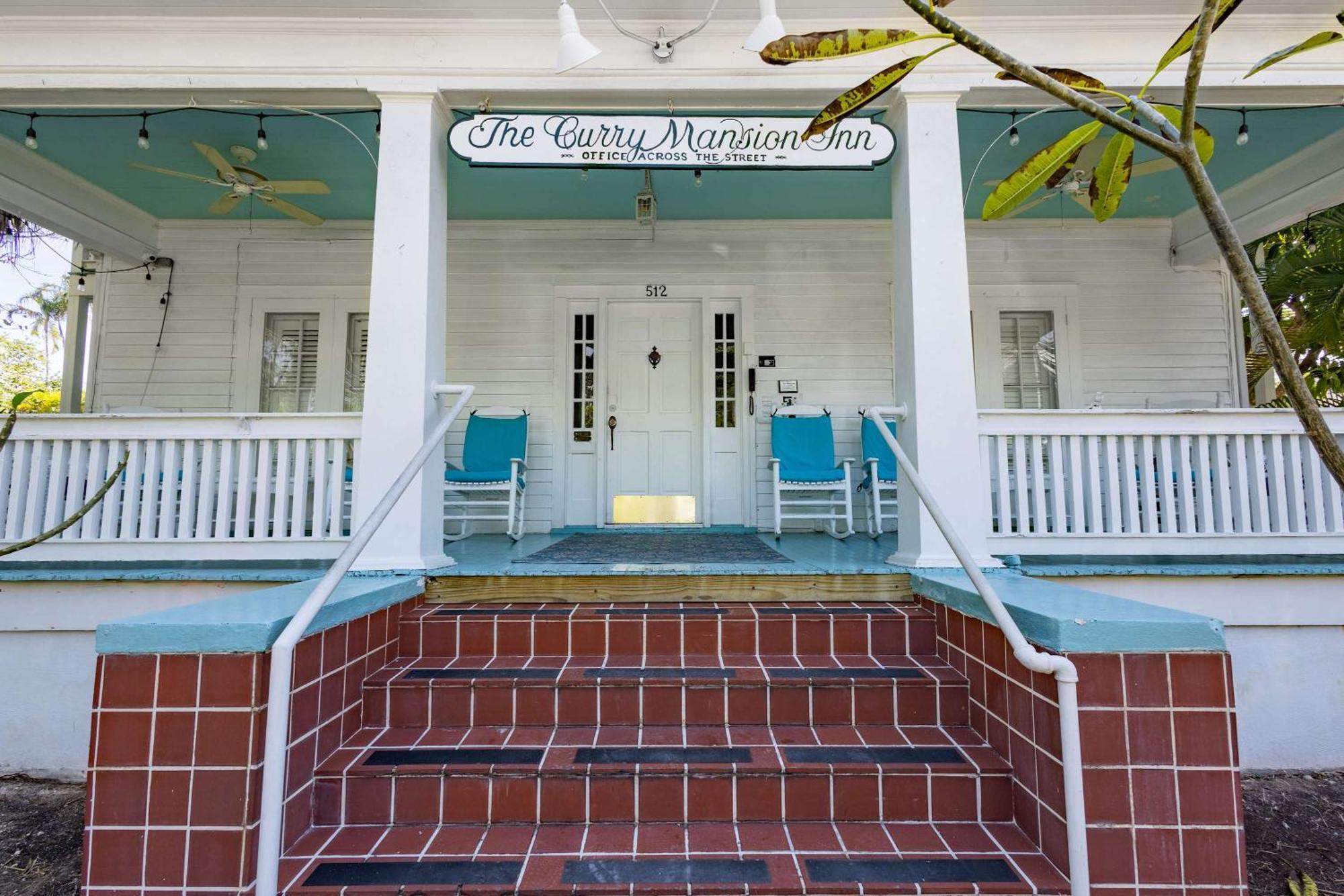 Inn Classic King Balcony At The House