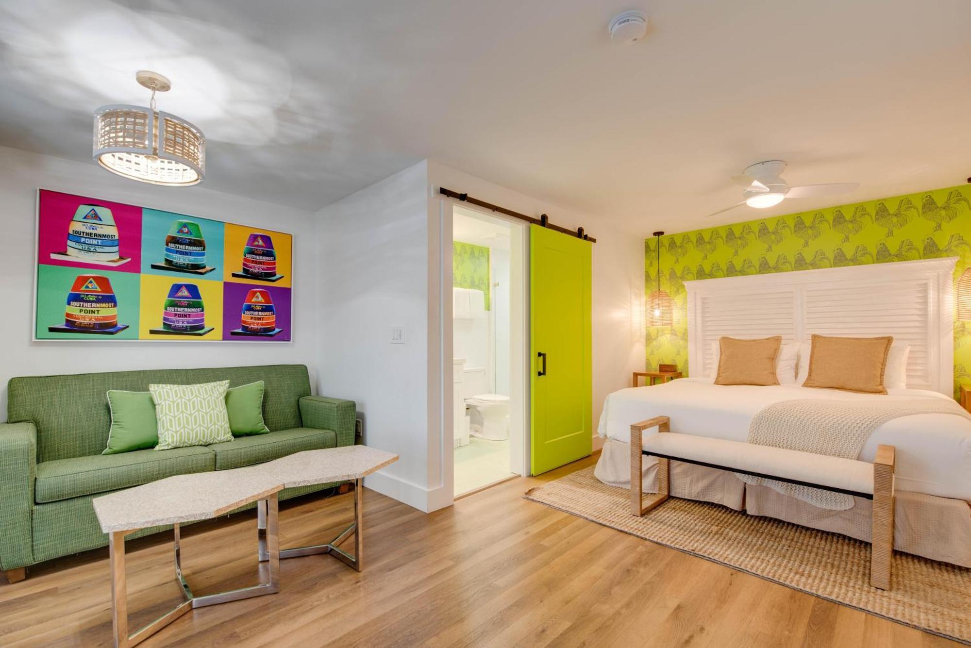 Apartment Chicken Run At Custom House Key West