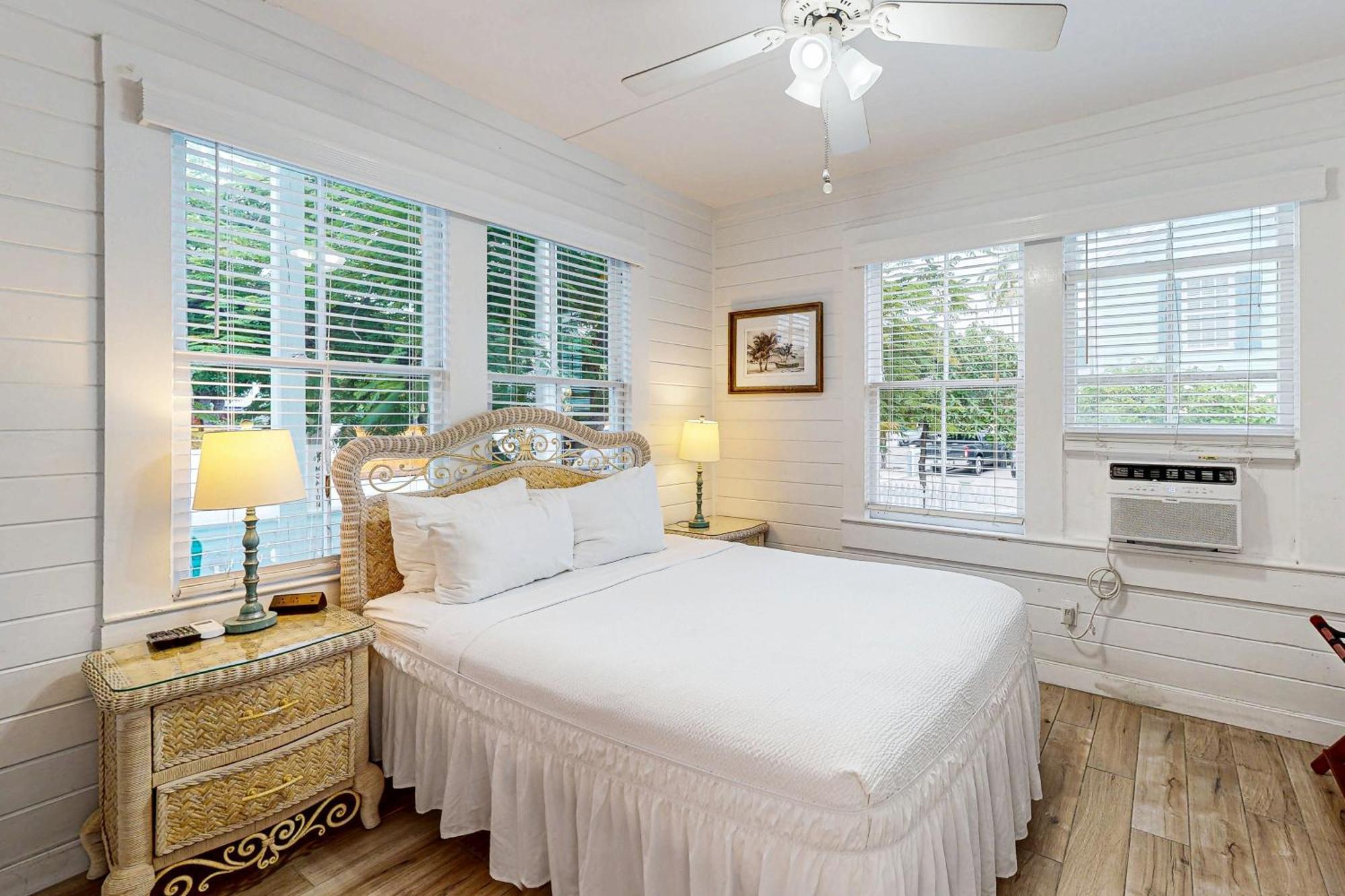 Four Flowers Apartment Key West