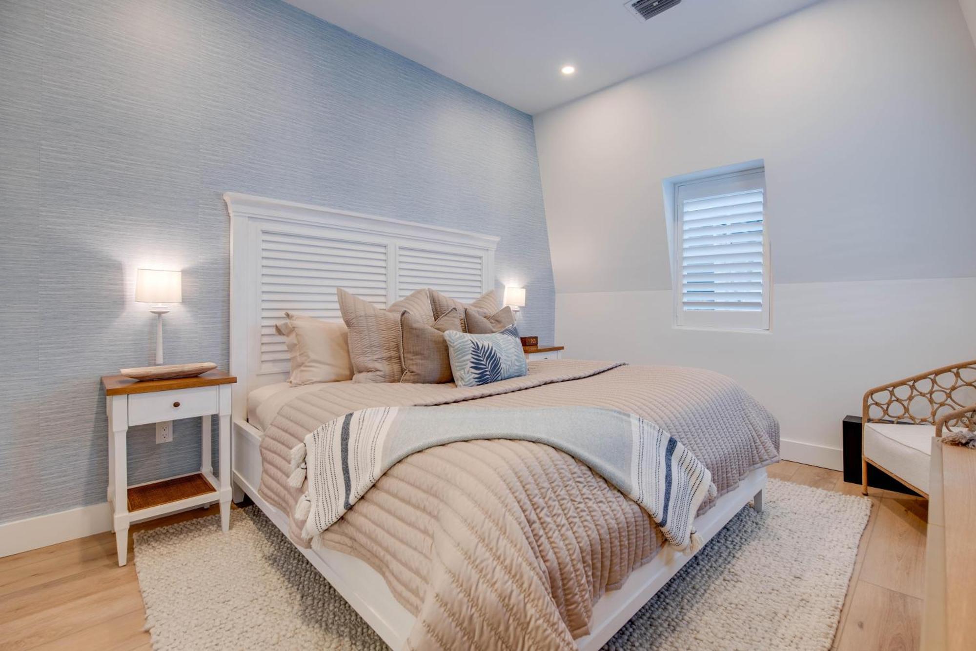 The Penthouse At Custom House Apartment