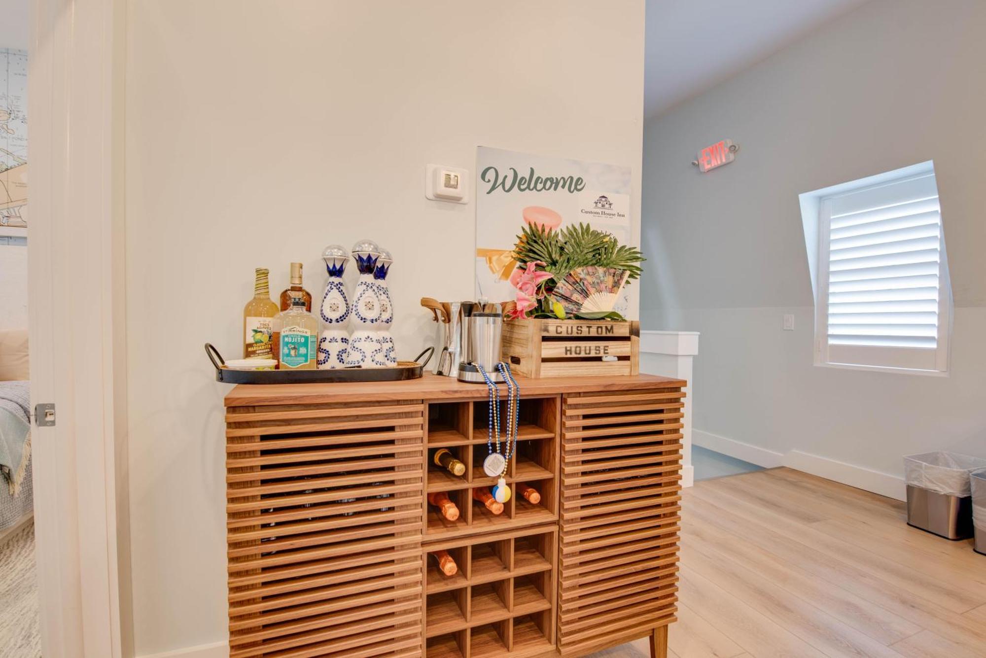 The Penthouse At Custom House Apartment *