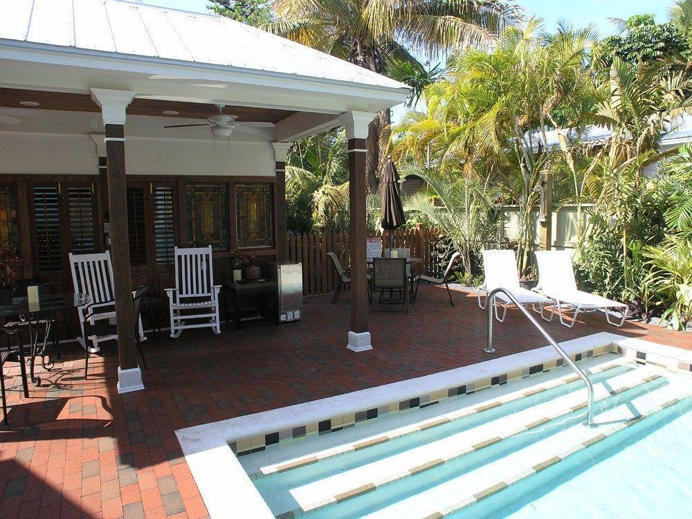 Travelers Palm Inn Key West