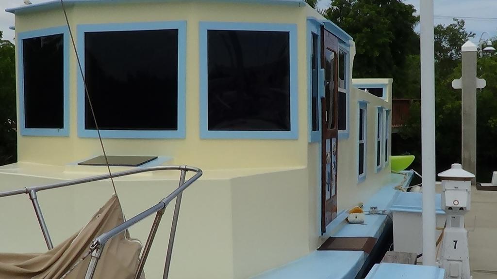 Botel Aqualodge 3*