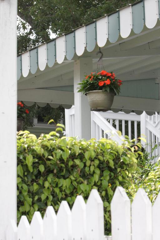 Duval Gardens