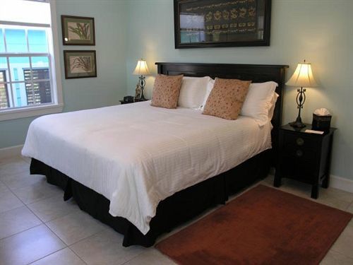 Travelers Palm Inn Key West