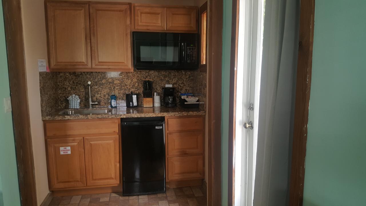 Courtney's Place Historic & Guest house 2*