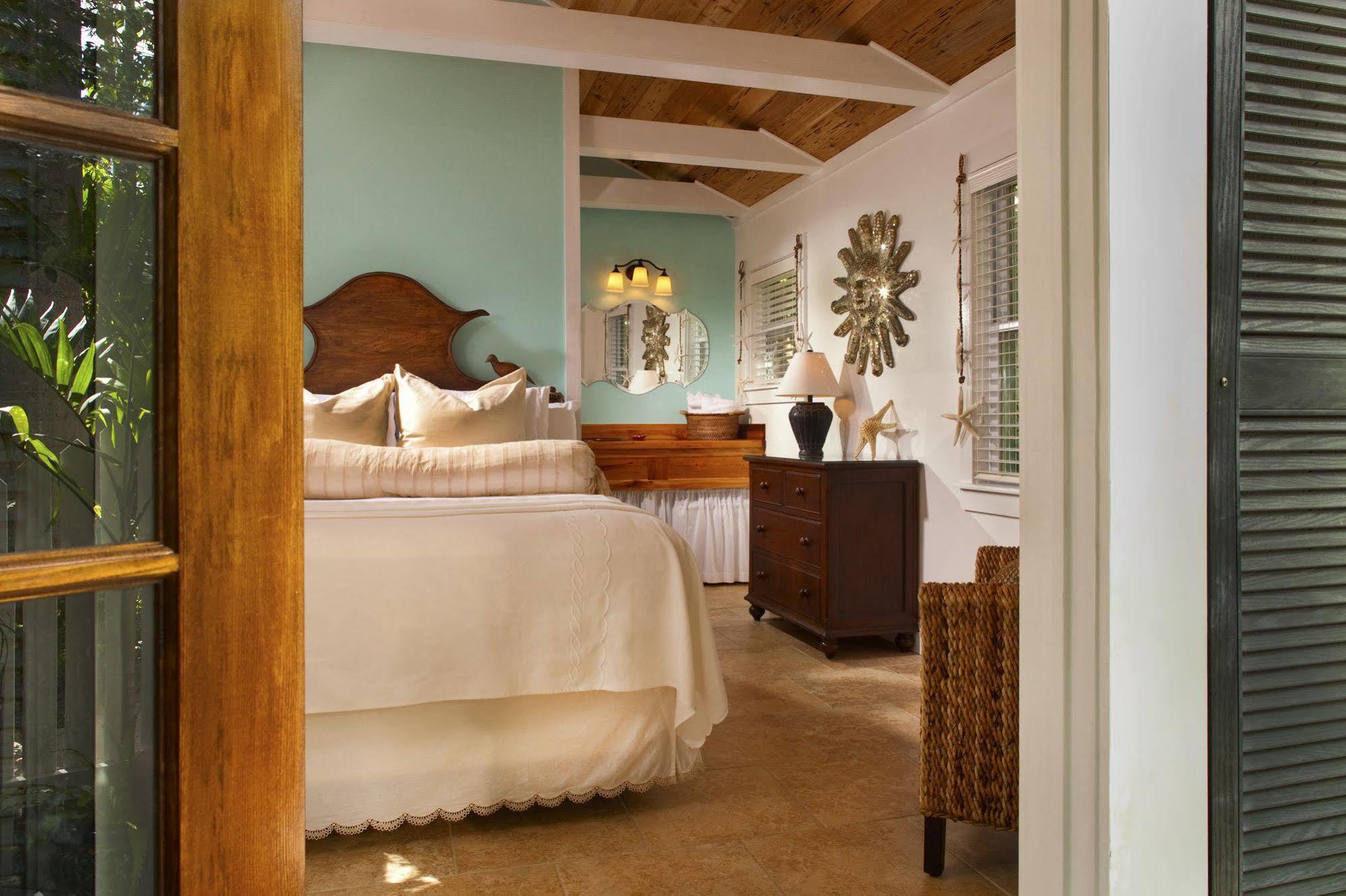 Tropical Hotel 3*