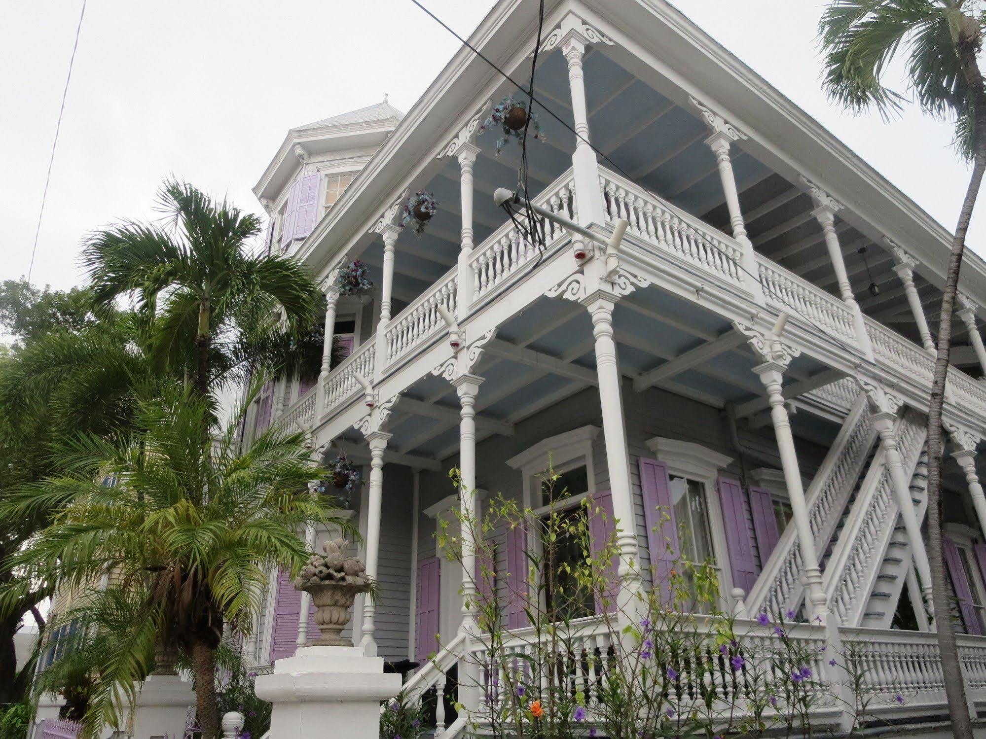 The Artist House 3*