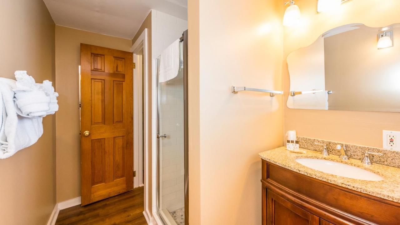L'habitation Guesthouse- Adult Exclusive Bed & Breakfast Key West