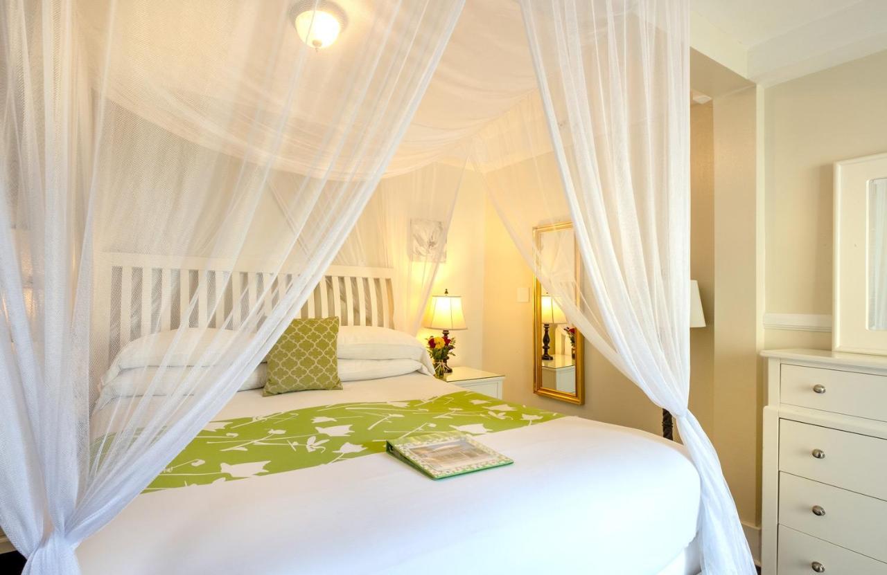 Duval Gardens Bed & Breakfast 3*