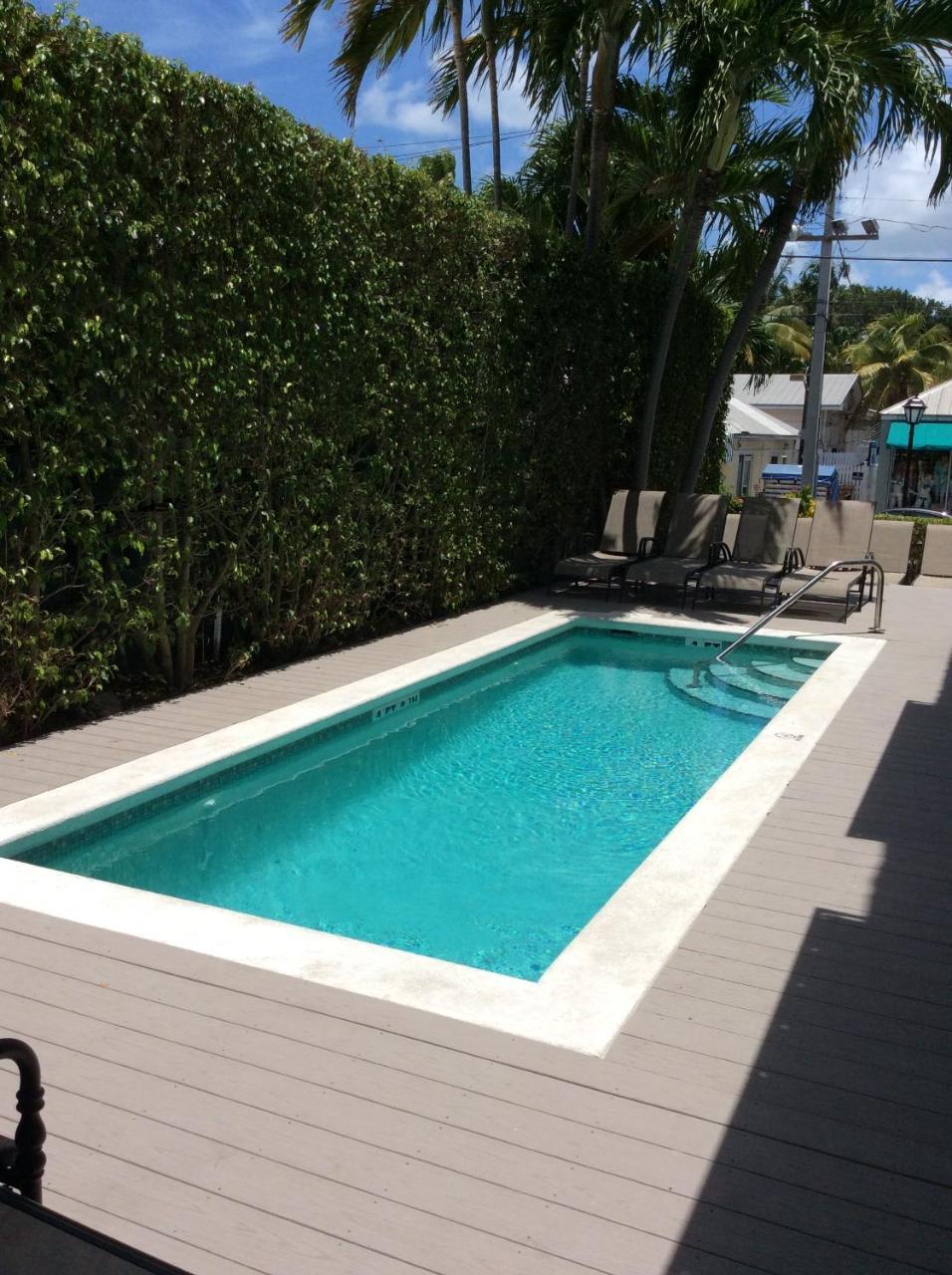 Duval Gardens Bed & Breakfast 3*