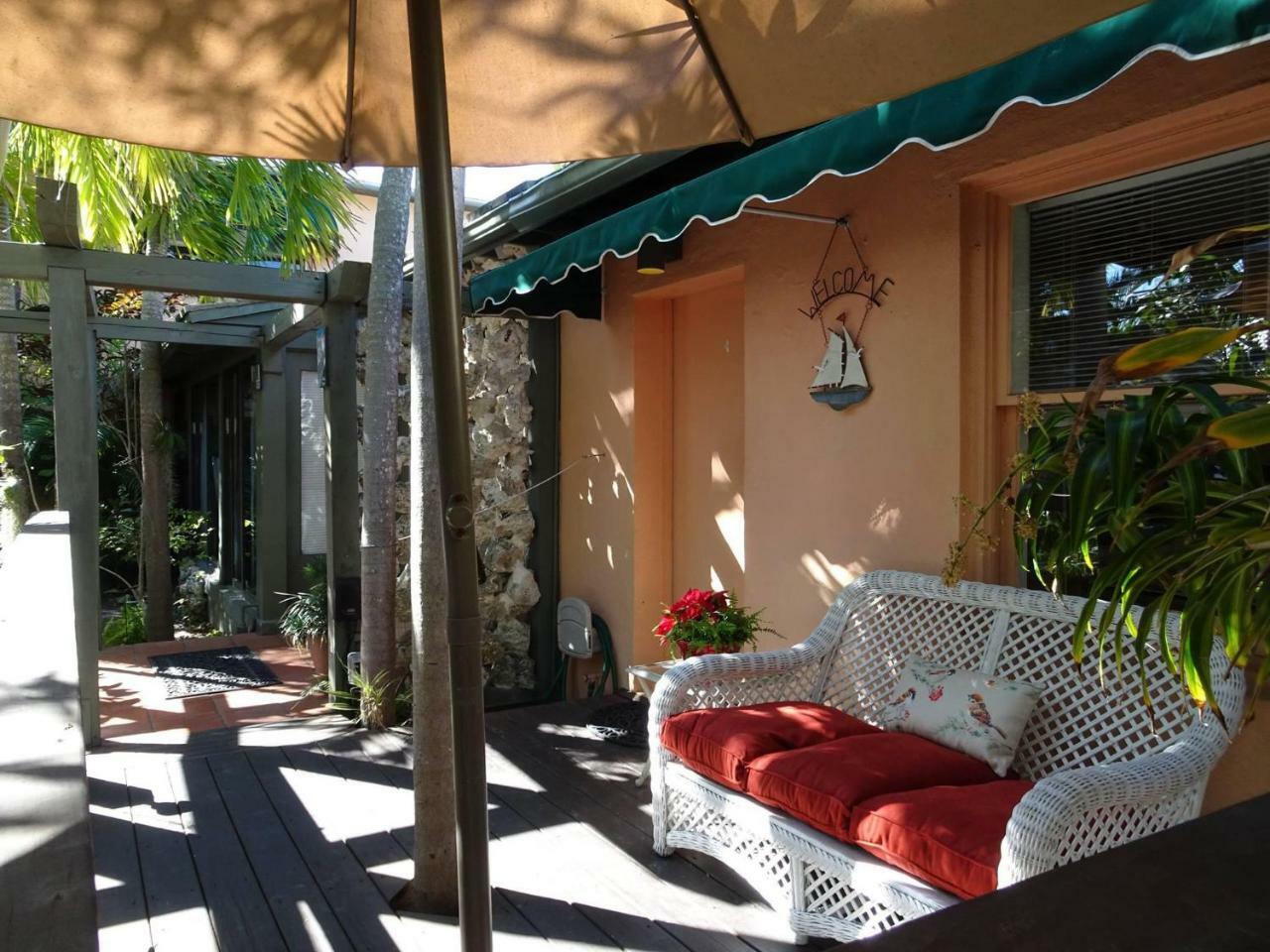 Bed & Breakfast Dreams By The 3*