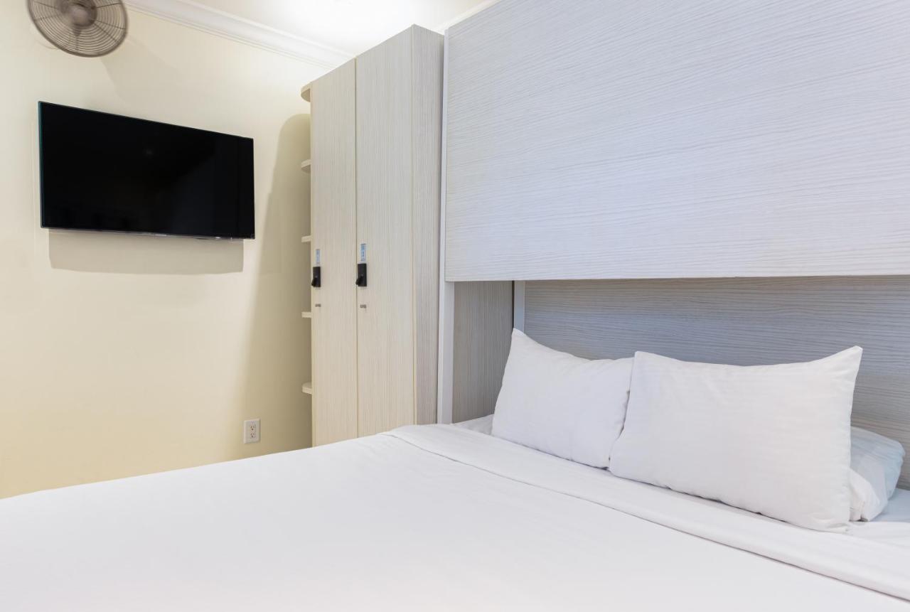 Nyah - Adult Exclusive 3* Key West