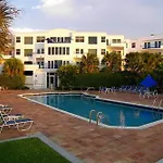 Trumans Hideaway By Avantstay Great Location W Patio Outdoor Dining Bbq Shared Pool Week Long Stays