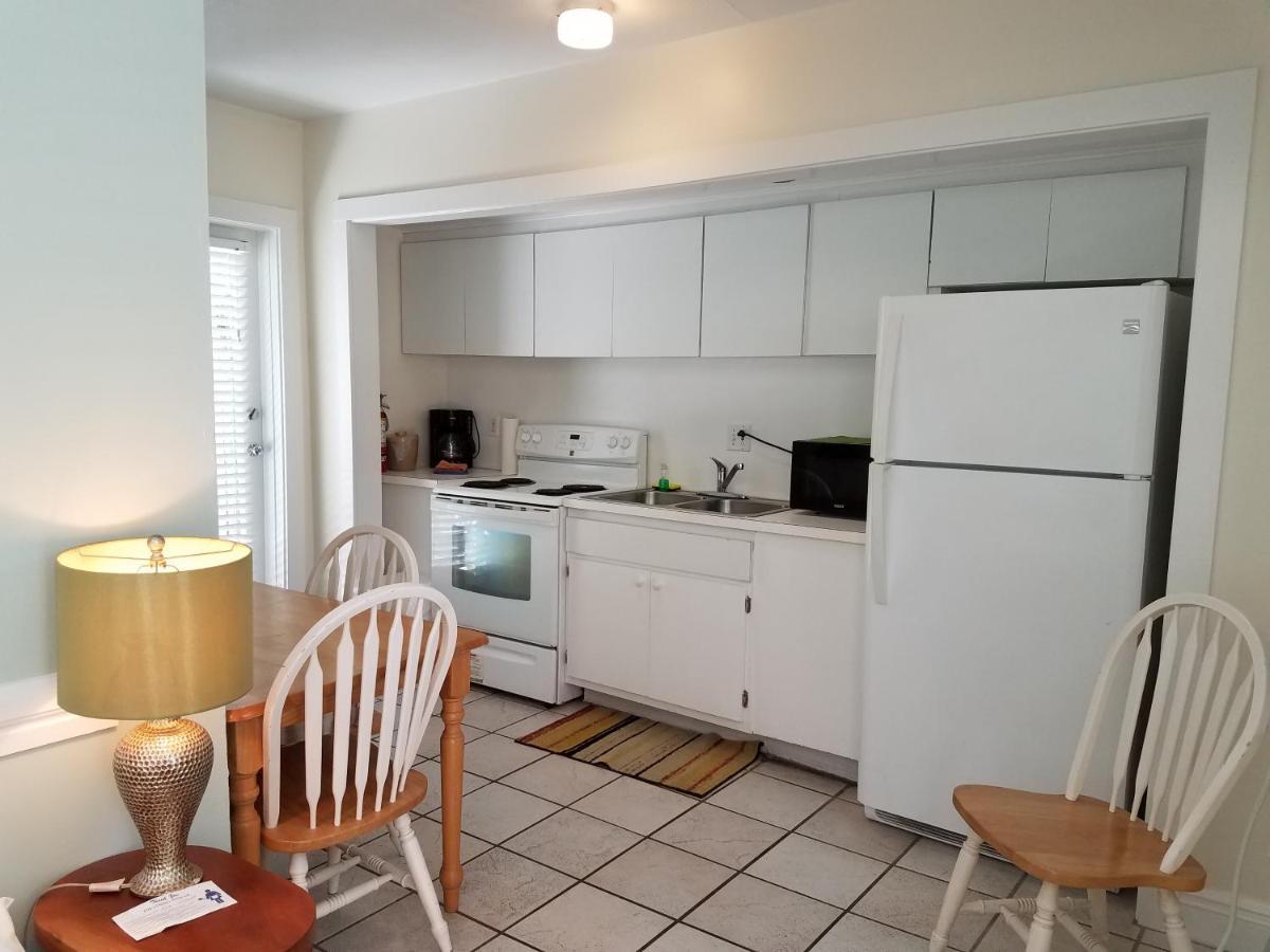 Guest house Alexander Palms Court - No Hidden Fees!