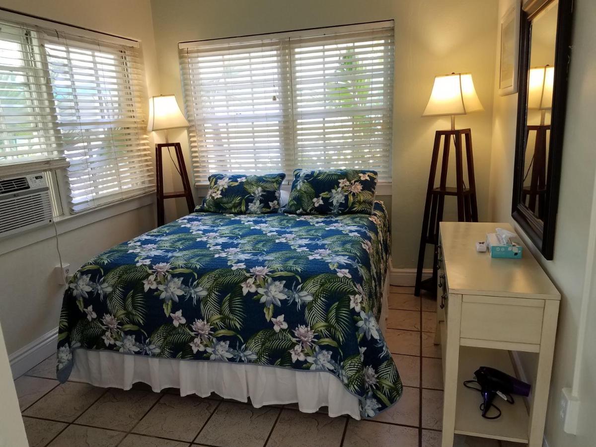 Guest house Alexander Palms Court - No Hidden Fees!