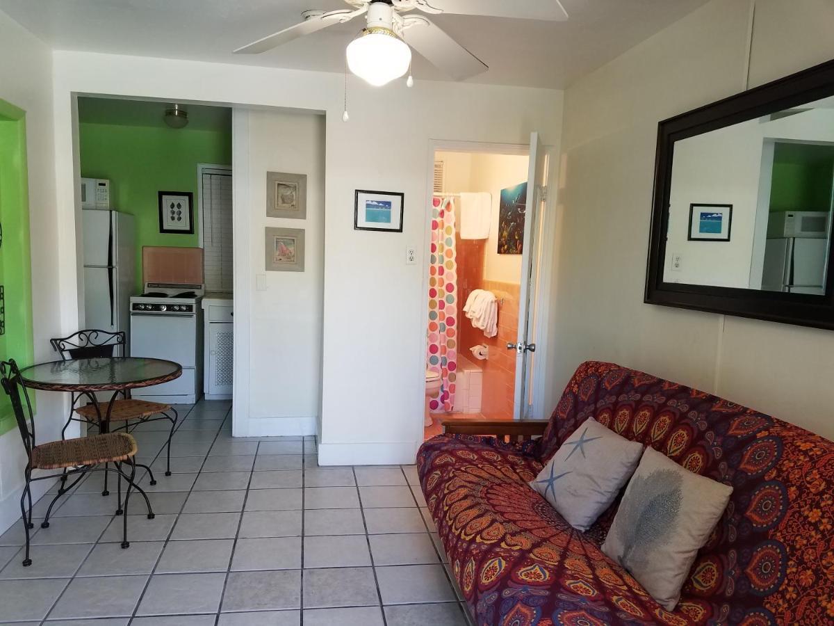 Alexander Palms Court - No Hidden Fees! *