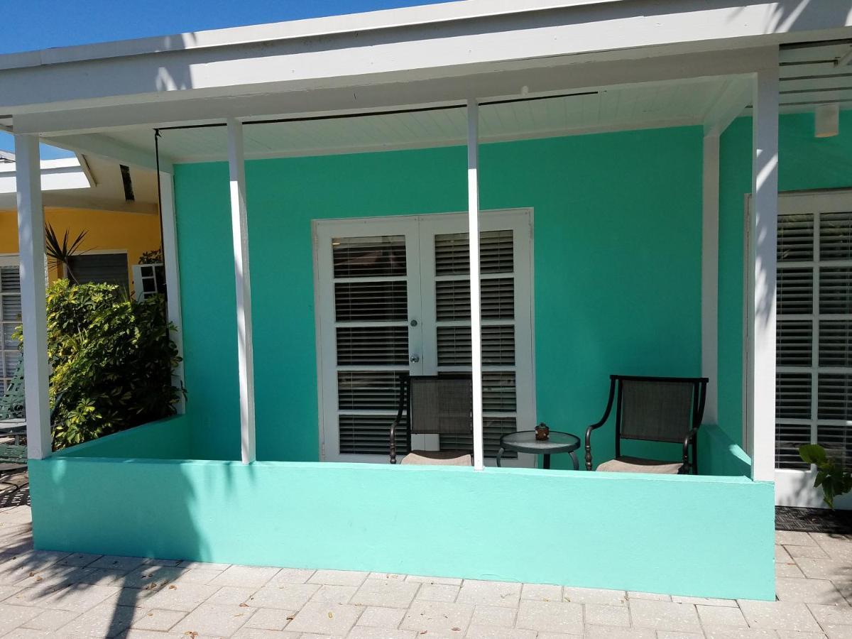 Alexander Palms Court - No Hidden Fees! *