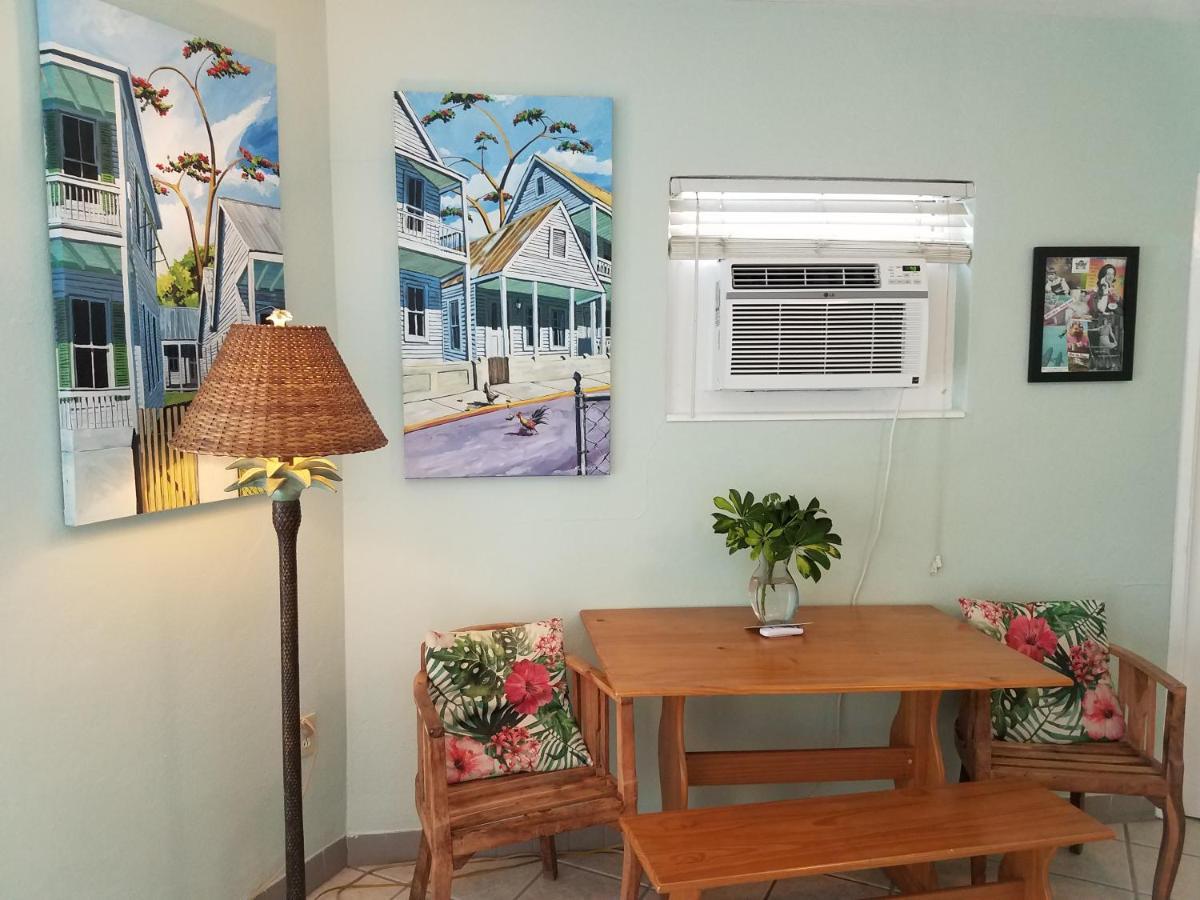 Alexander Palms Court - No Hidden Fees! Guest house